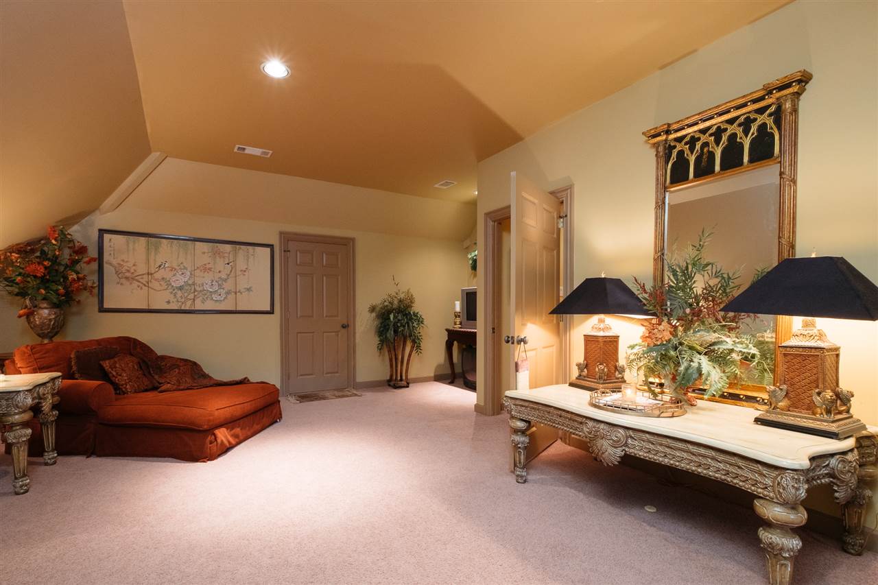 CHENAL VALLEY SOLOGNE CIRCLE - Residential