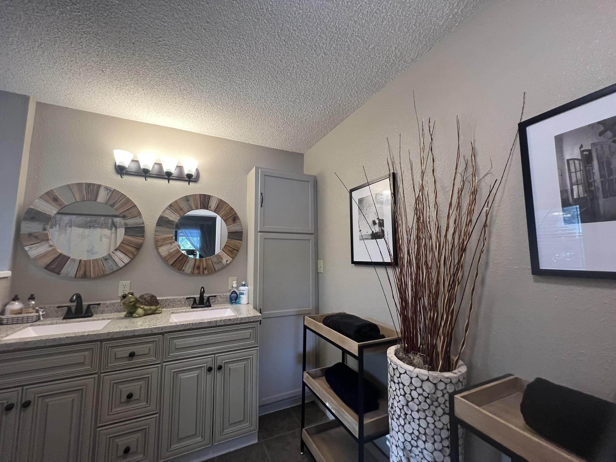 WOODLAND HILLS - Residential