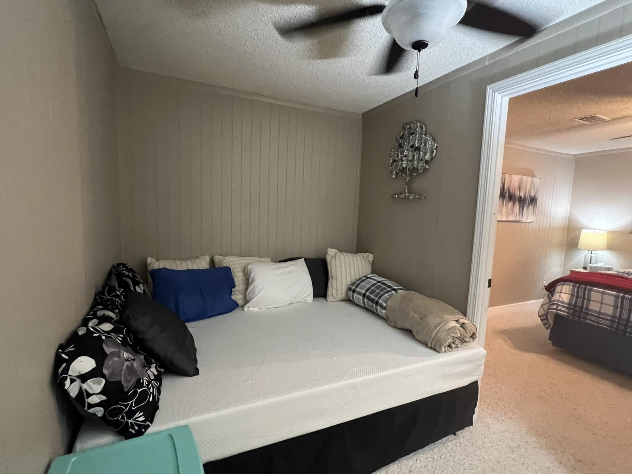 WOODLAND HILLS - Residential
