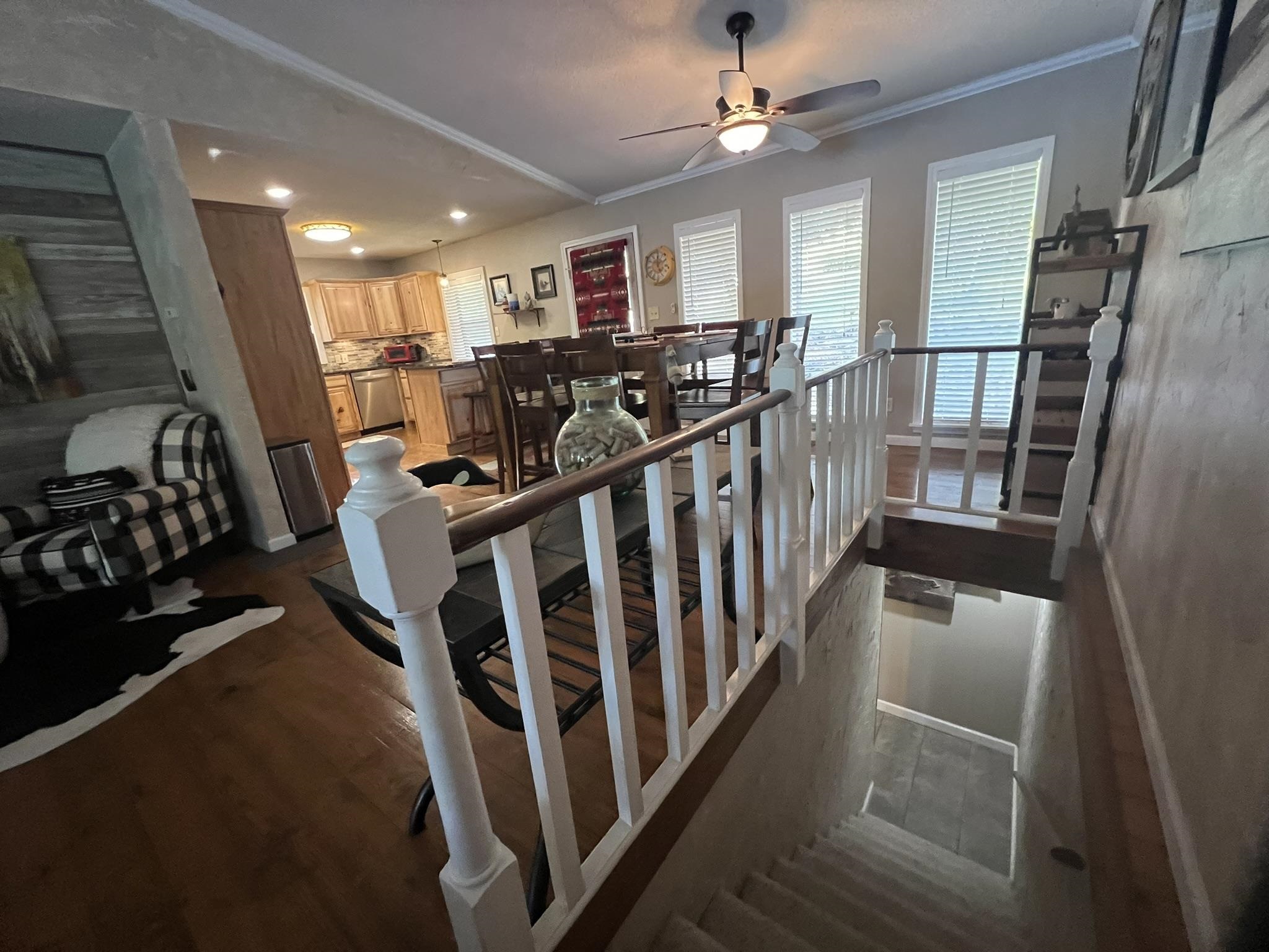 WOODLAND HILLS - Residential