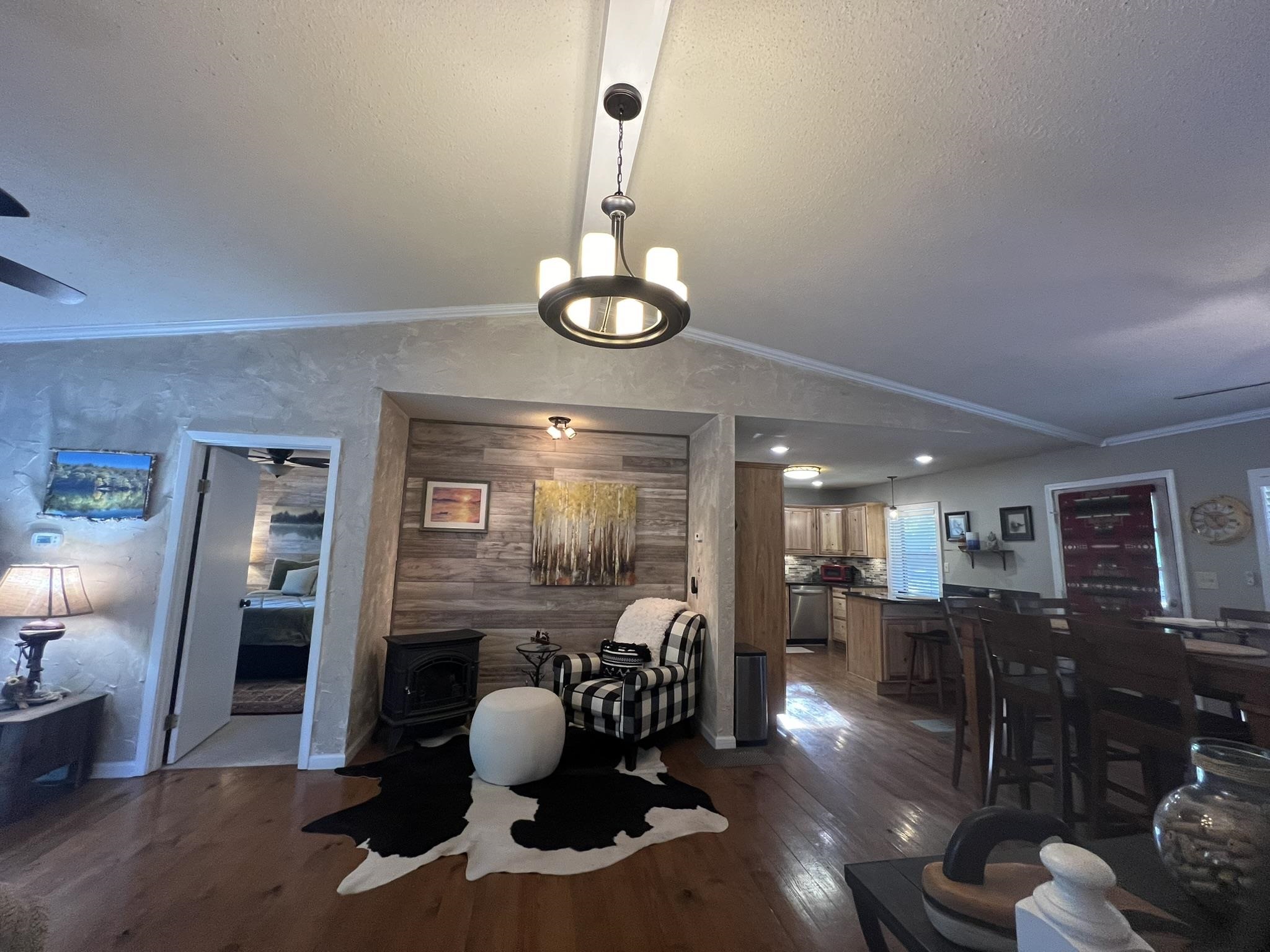 WOODLAND HILLS - Residential