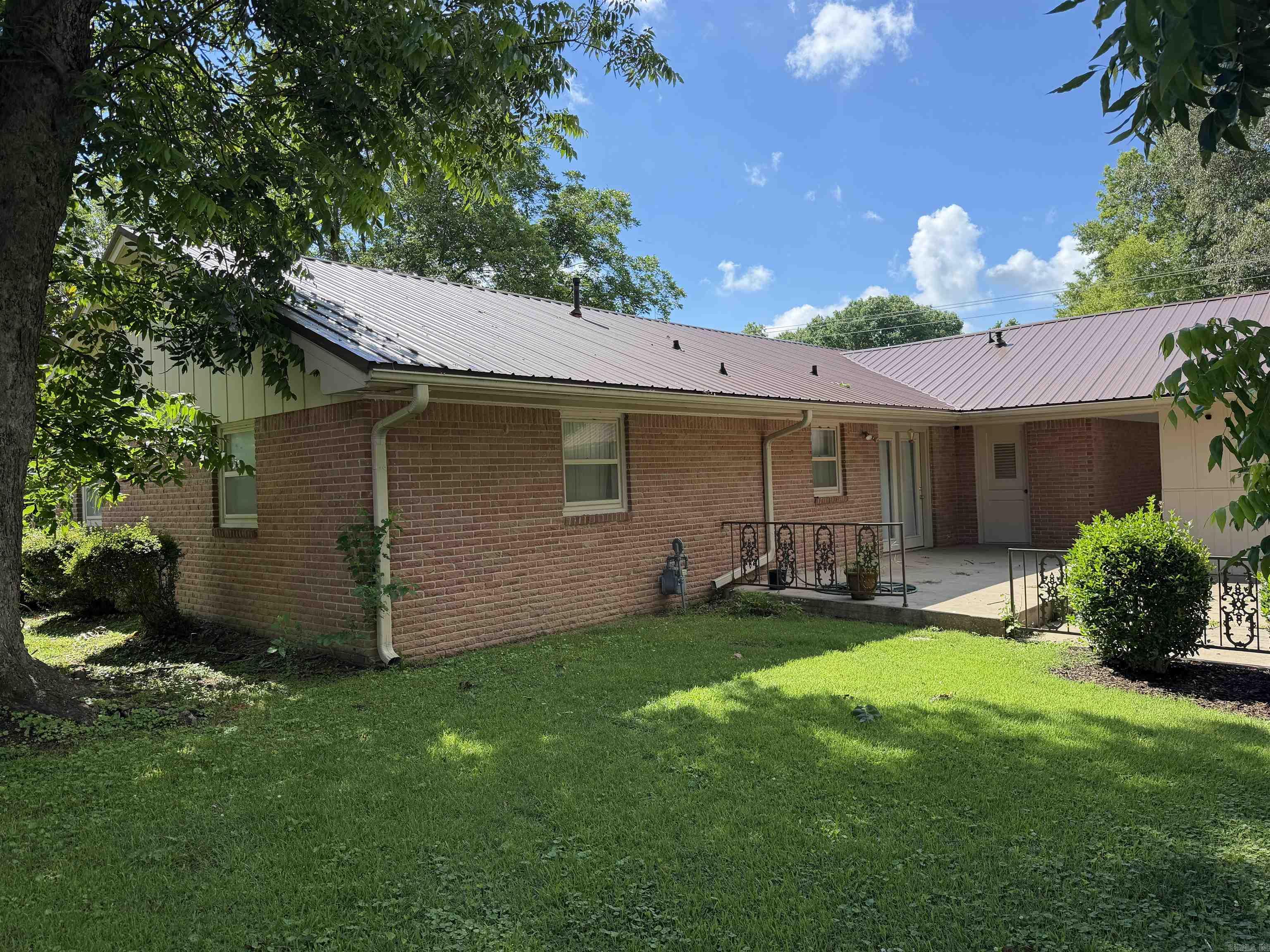 M&B PIGGOTT 2-20-8 - Residential