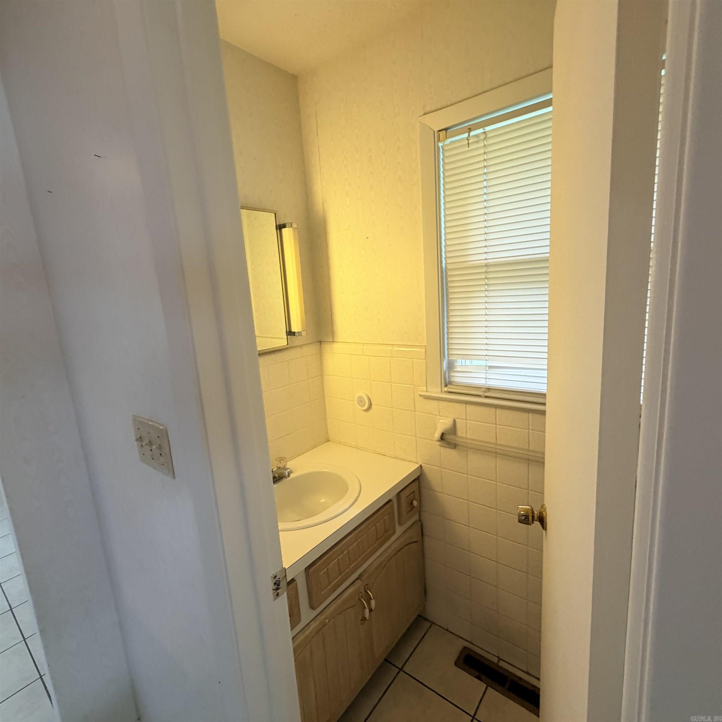 M&B PIGGOTT 2-20-8 - Residential
