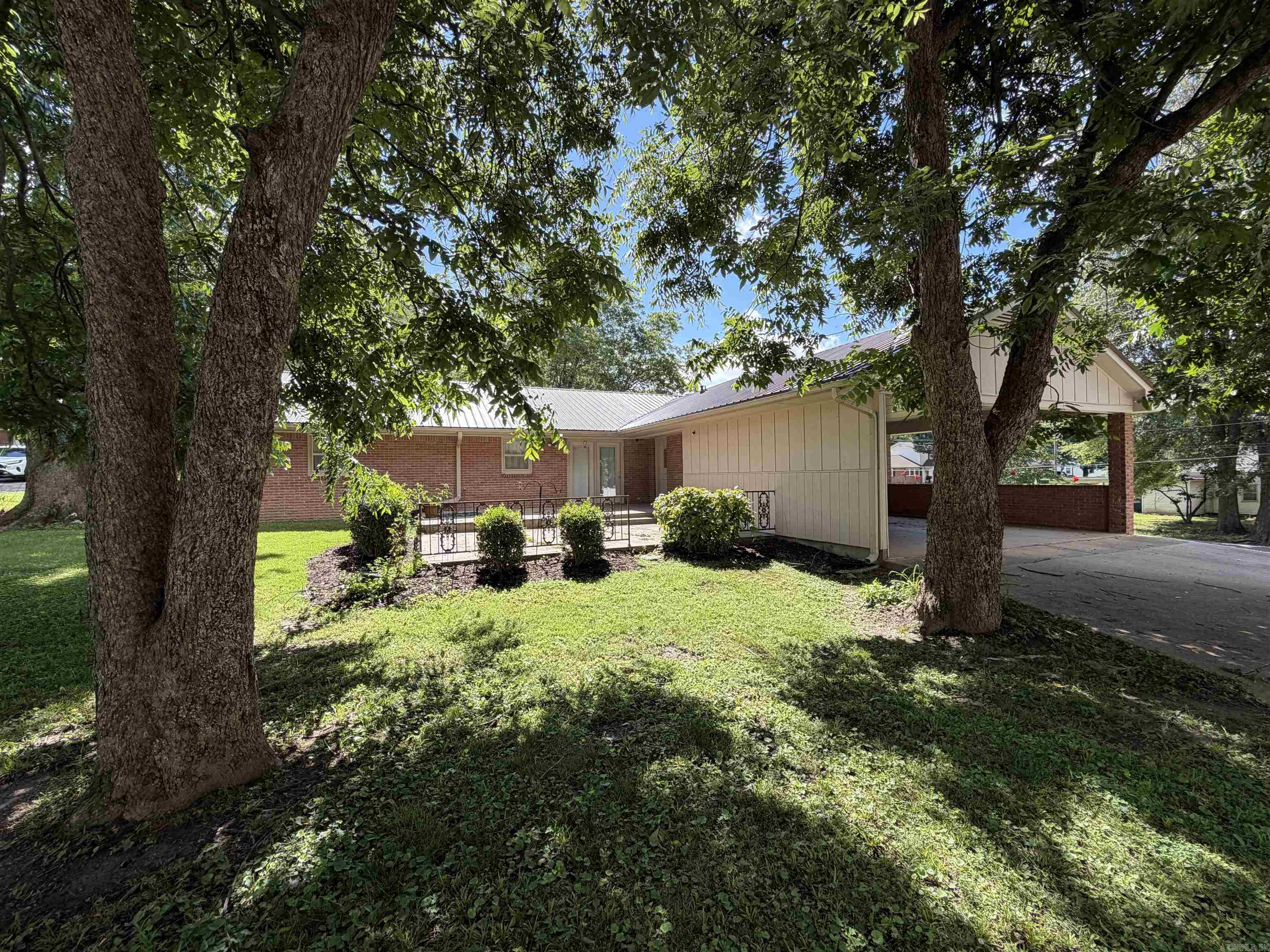 M&B PIGGOTT 2-20-8 - Residential