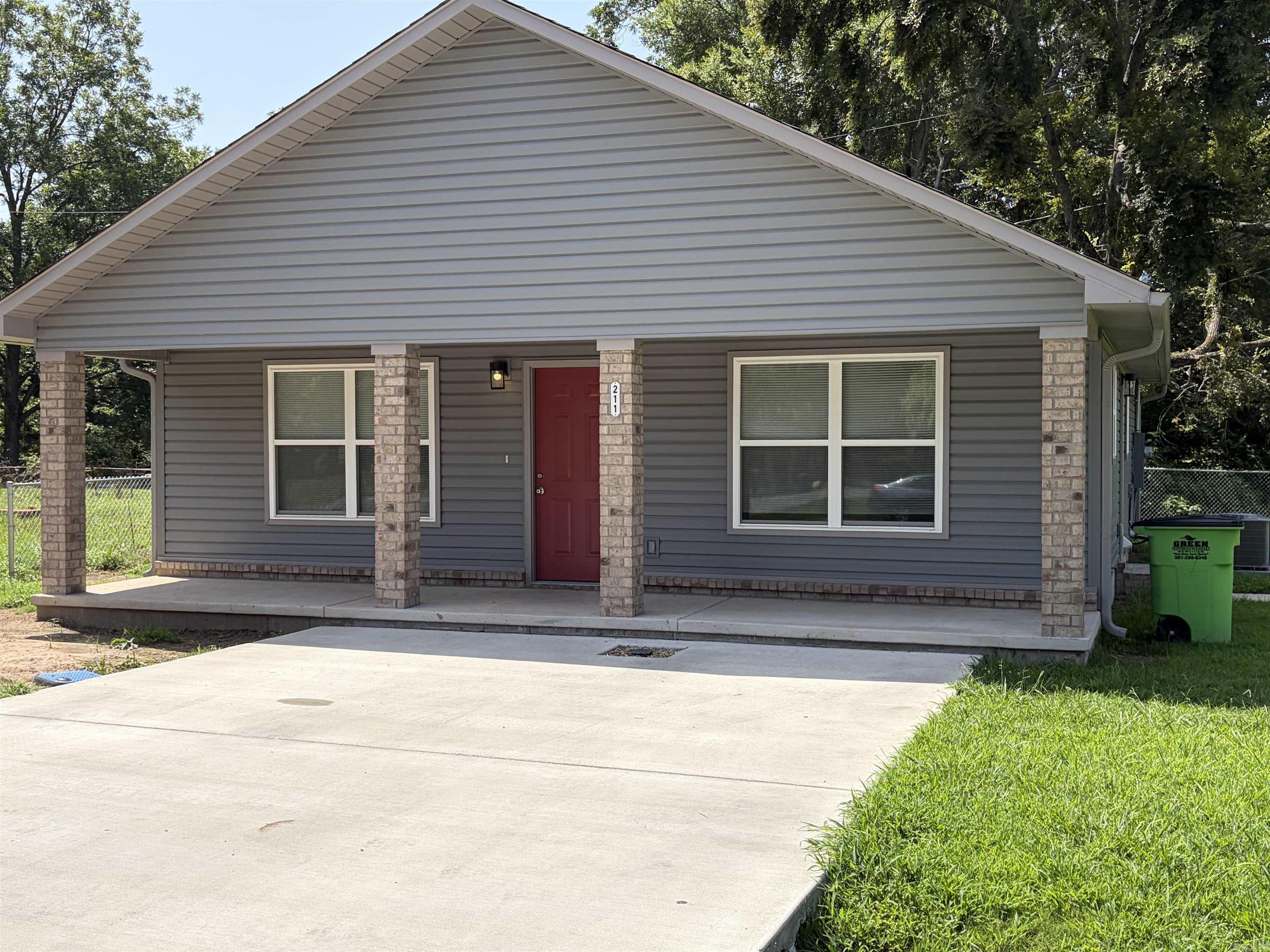 This beautiful bright home has full kitchen appliances, pantry and laundry area. It sets back on the back of the quiet circle in Lonoke. Call (501) 628-8865 to see this beautiful 3 bedroom 2 bath home. Pets are allowed with $250 non-refundable fee and restrictions. Available NOW!