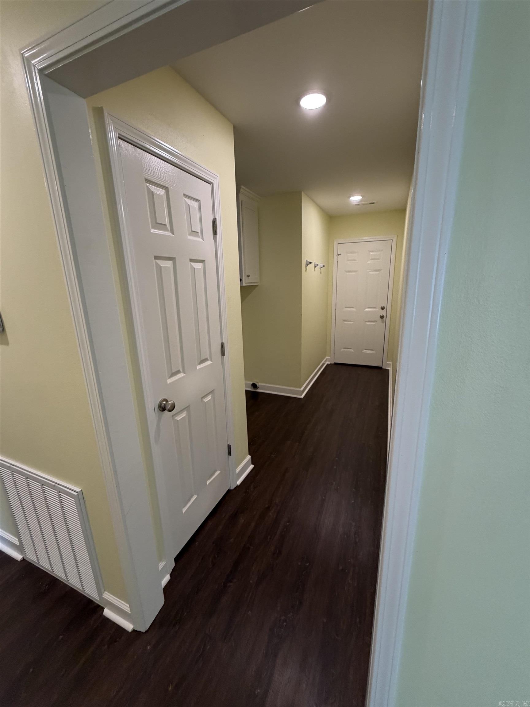 THOMAS' ACRES - Residential Lease