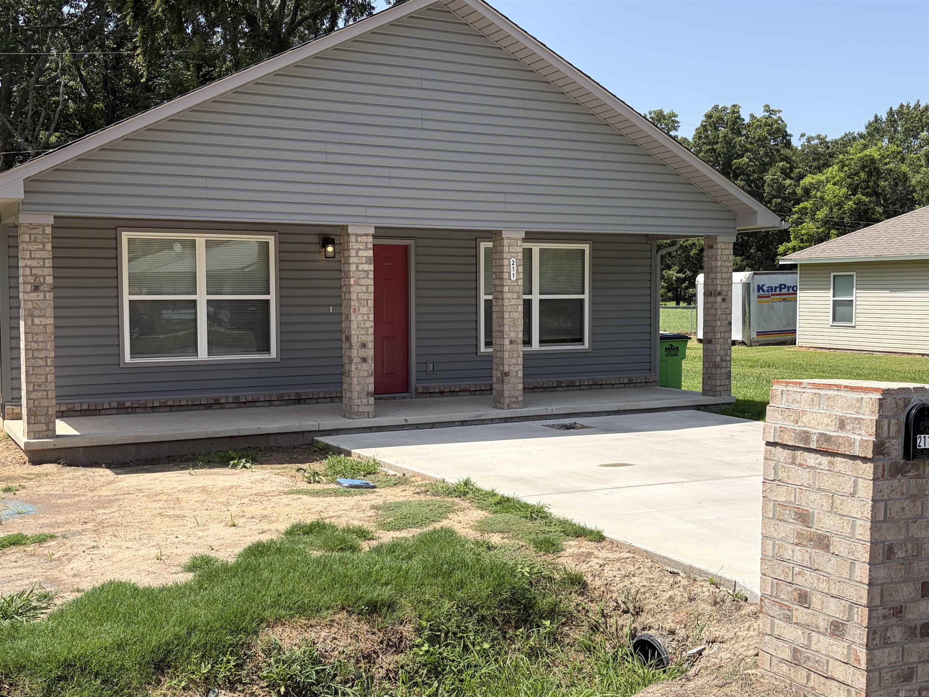 THOMAS' ACRES - Residential Lease