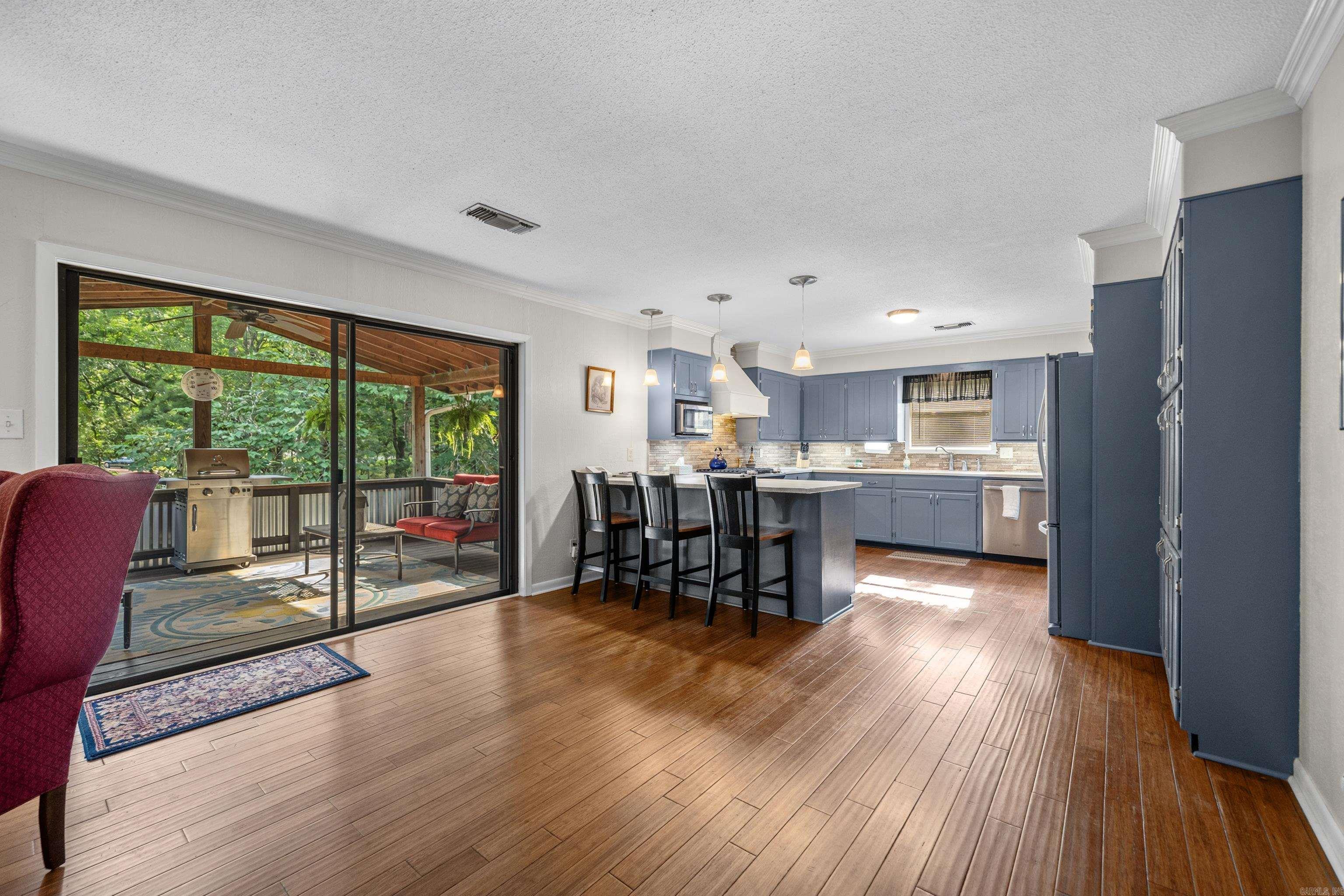 AQUA VISTA - Residential