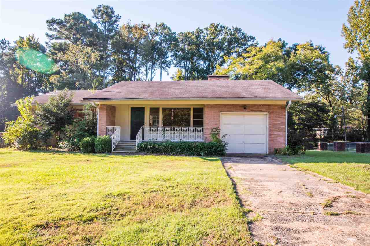 Recently renovated 4 bedroom, 2 bathroom, 1700sf home conveniently located in Lakeside School District.