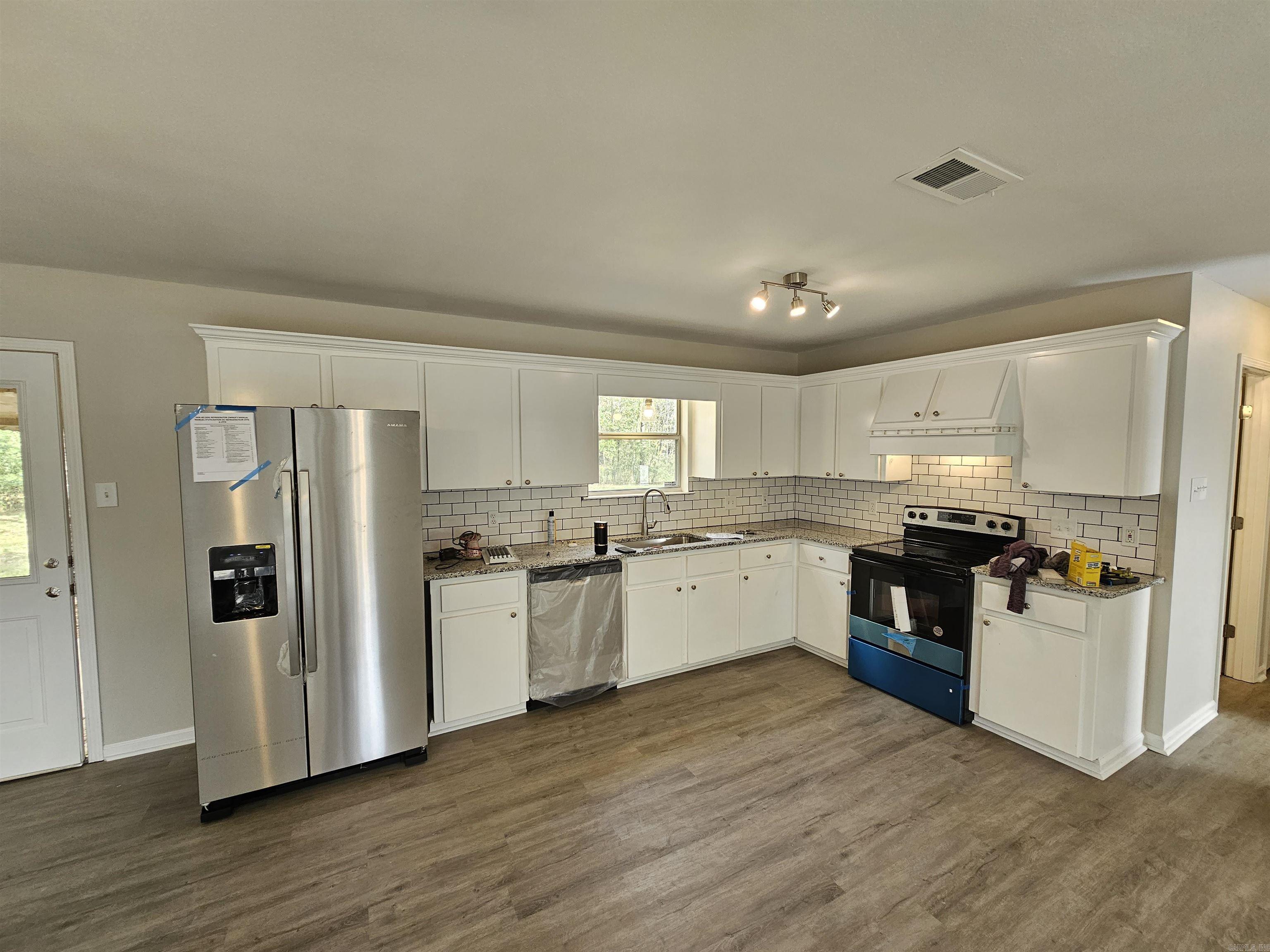 BAYOU METO PLACE - Residential