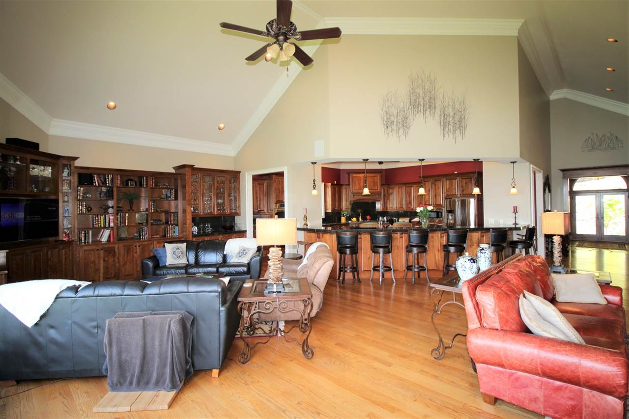 Diamond Bluff Lakefront - Residential