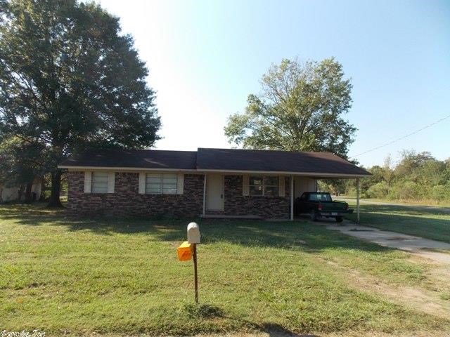 Great starter home just outside city limits. This home has a lot of potential. Call today to schedule a showing. Notice must be given in advance.