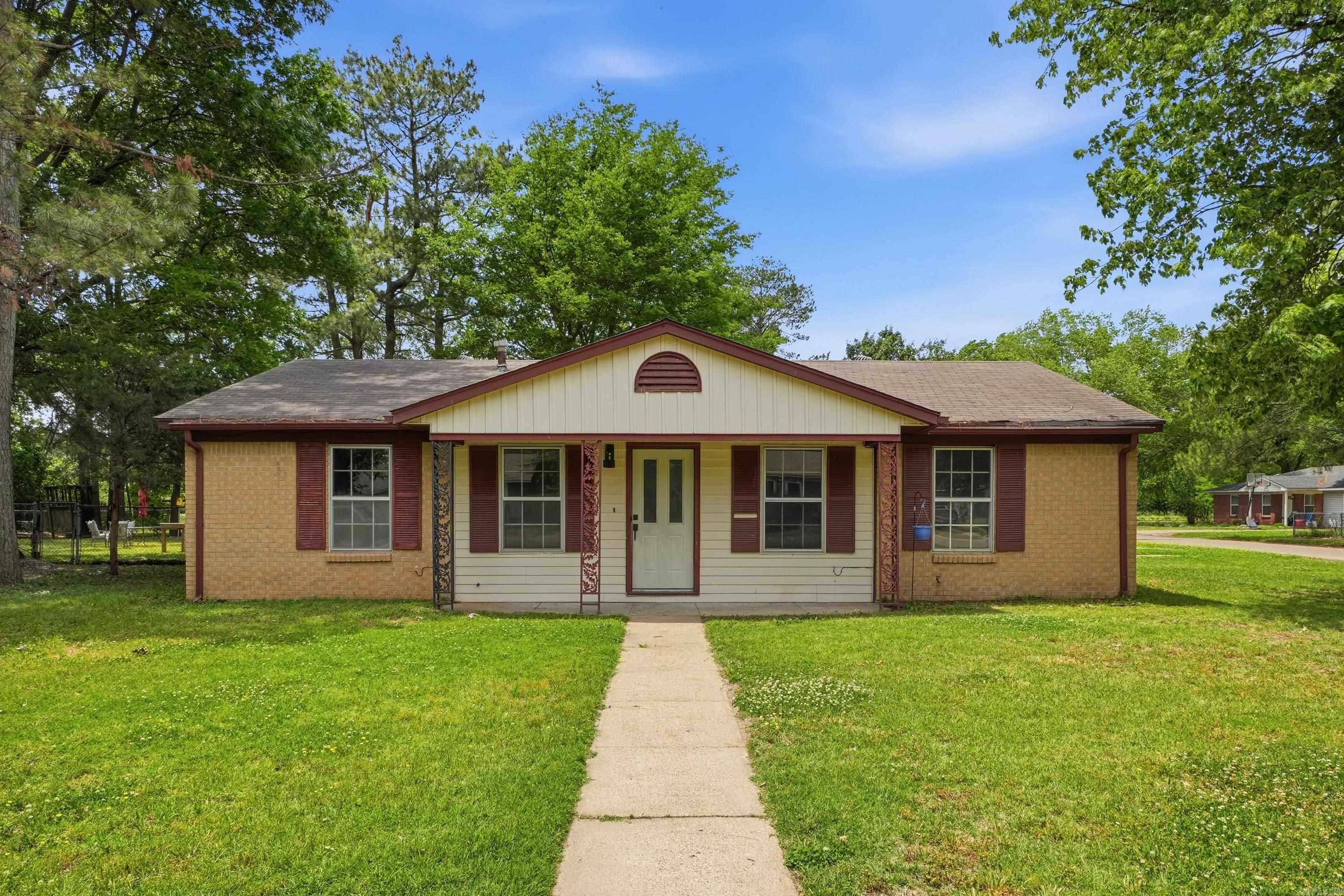 Beautiful 4 bedroom home on a corner lot in Bay. Two living areas with plenty of space. The smaller living room sits in the front of the home, while the large bonus room/den is at the back. The bonus room features multiple windows, allowing tons of natural light to flow through. Two bedrooms on each side of the home for 4 bedrooms total. The outbuilding in the back yard makes a perfect shop or storage area. The backyard feels private with a wood privacy fence. Great location in Bay with easy access to Jonesboro.  Some photos are virtually staged.