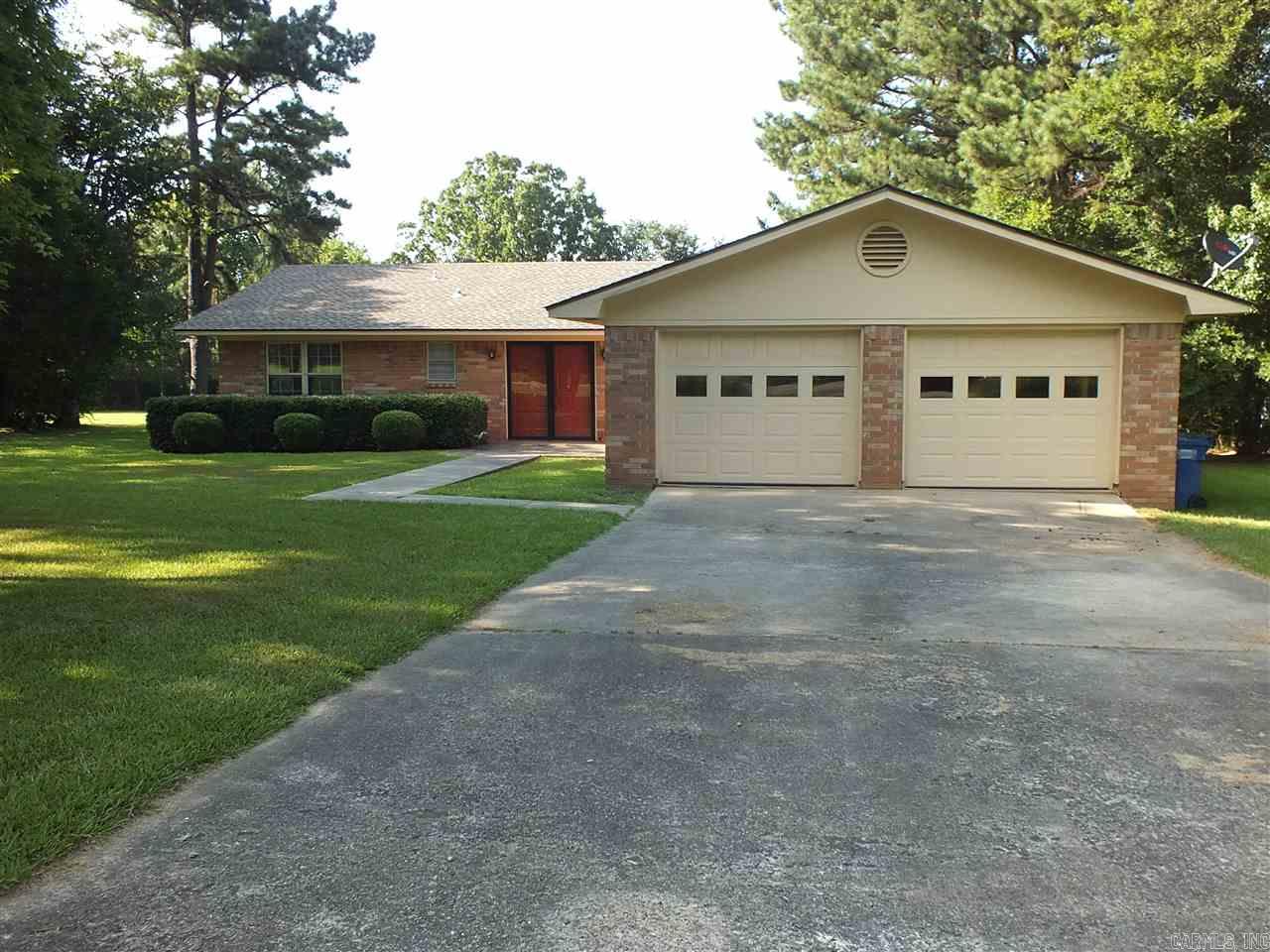 Beautiful home, with great floor plan. New flooring, new toilets, new septic, and roof was replaced ~4-5 years ago. Interior has also recently been painted. This home is in city limits and a part of Conway Corp. This home is in a great location and is ready to move in!