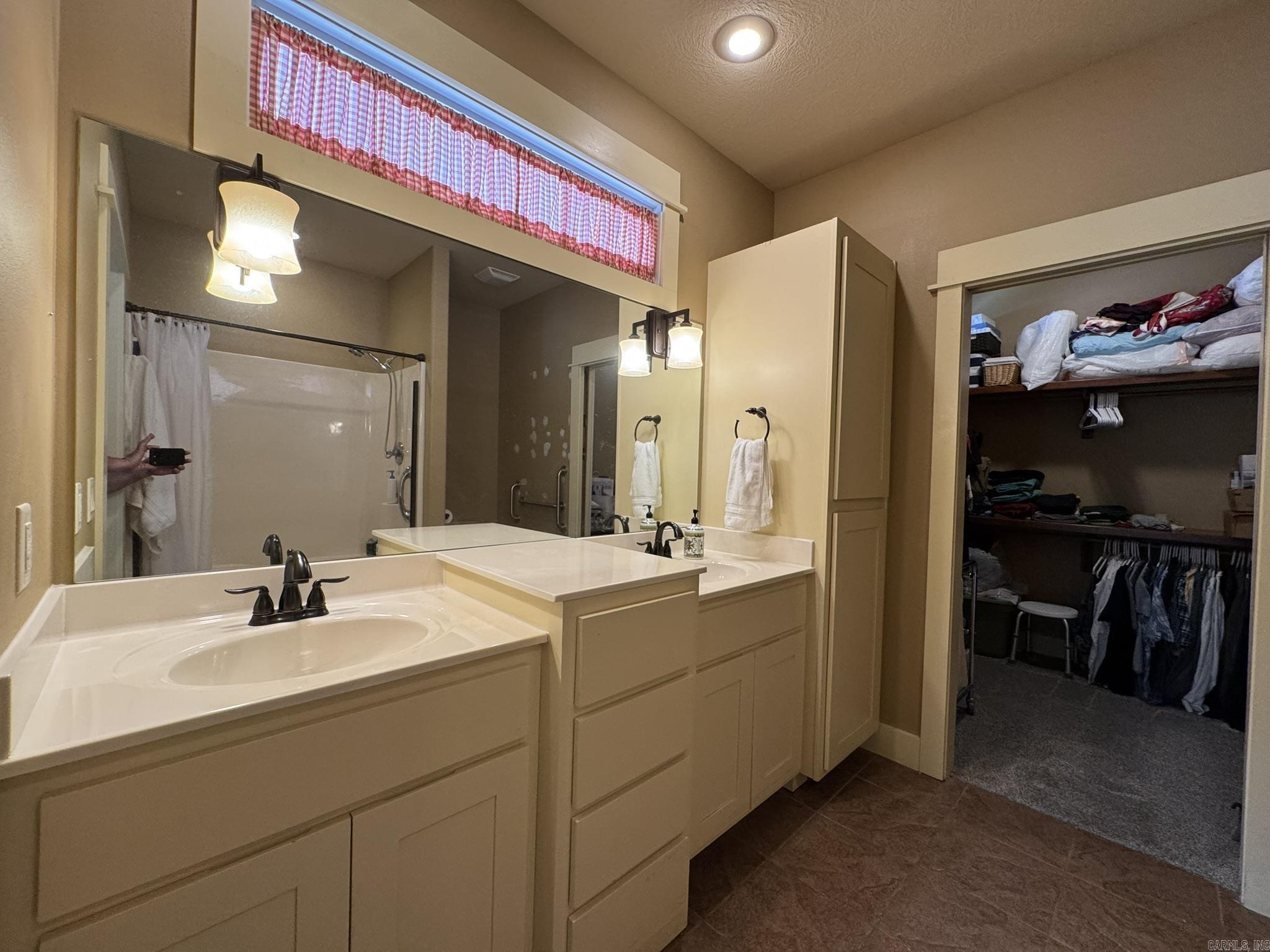 COBBLESTONE RIDGE - Residential