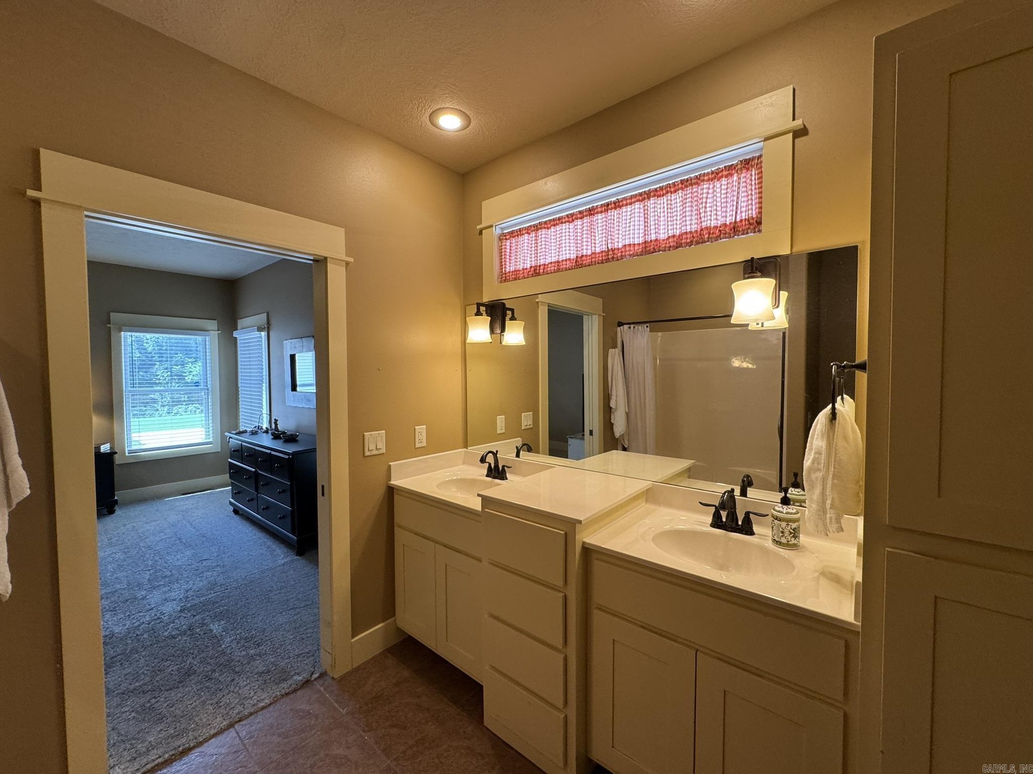 COBBLESTONE RIDGE - Residential