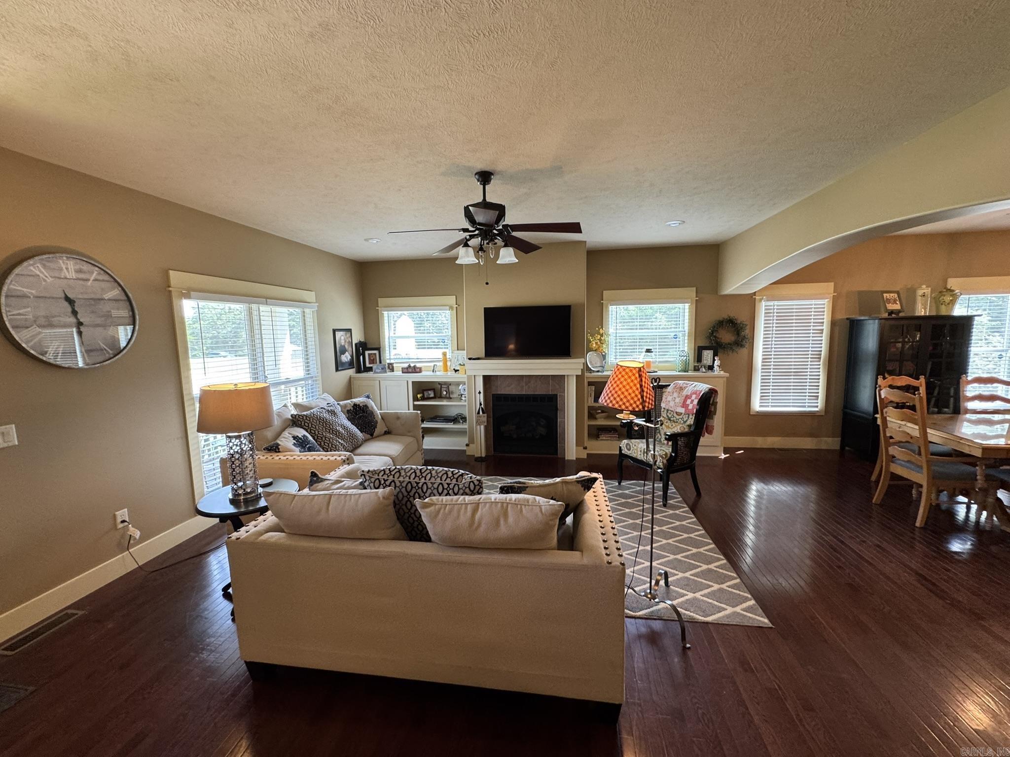 COBBLESTONE RIDGE - Residential