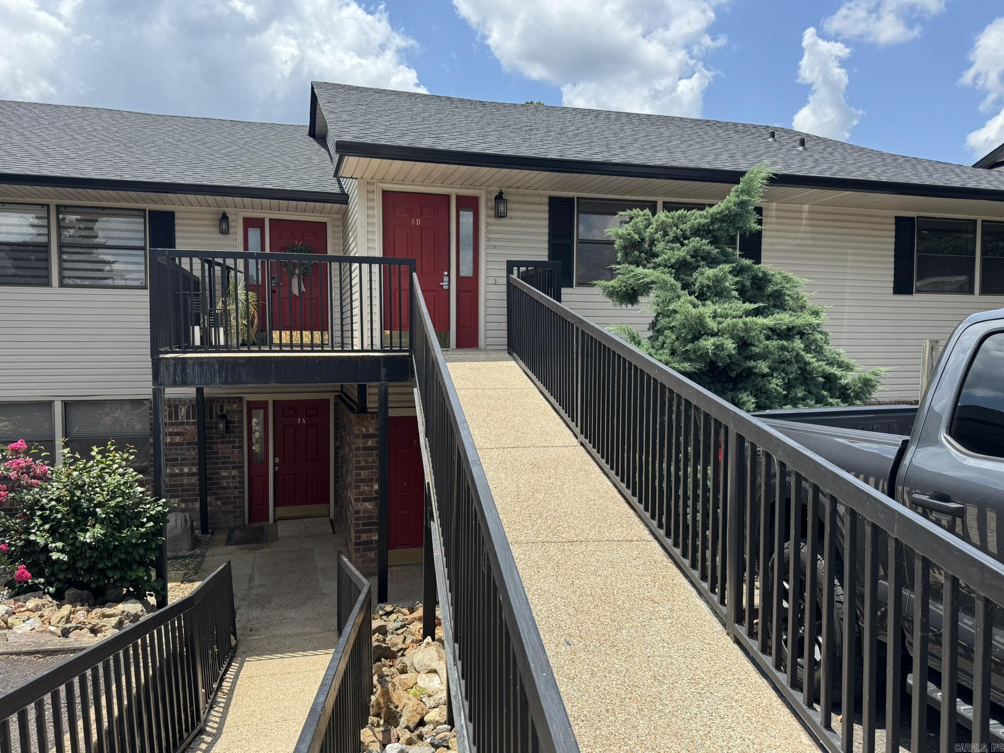 TURNKEY INVESTOR OPPORTUNITY! Enjoy the privacy of this upper level condo that has no steps. This gated condo complex allows nightly rentals with all the amenities you can imagine including tennis, fitness center, fire pit overlooking the lake to enjoy family, friends and conversation, AMAZING lake-side swimming pool, beach area, kayaking available with kayaks provided. Covered boat slips can be rented per day. If you're looking for a beautiful Lake Hamilton investment- HERE IT IS! This UPDATED2 bedroom/2 bath condo comes fully furnished and ready for its new owners to enjoy.