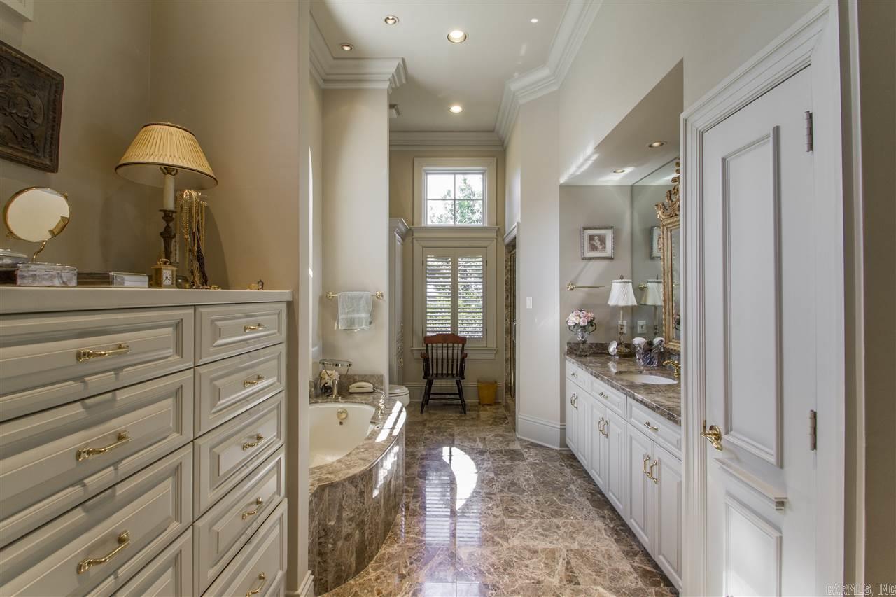 COUNTRY CLUB HGTS - Residential