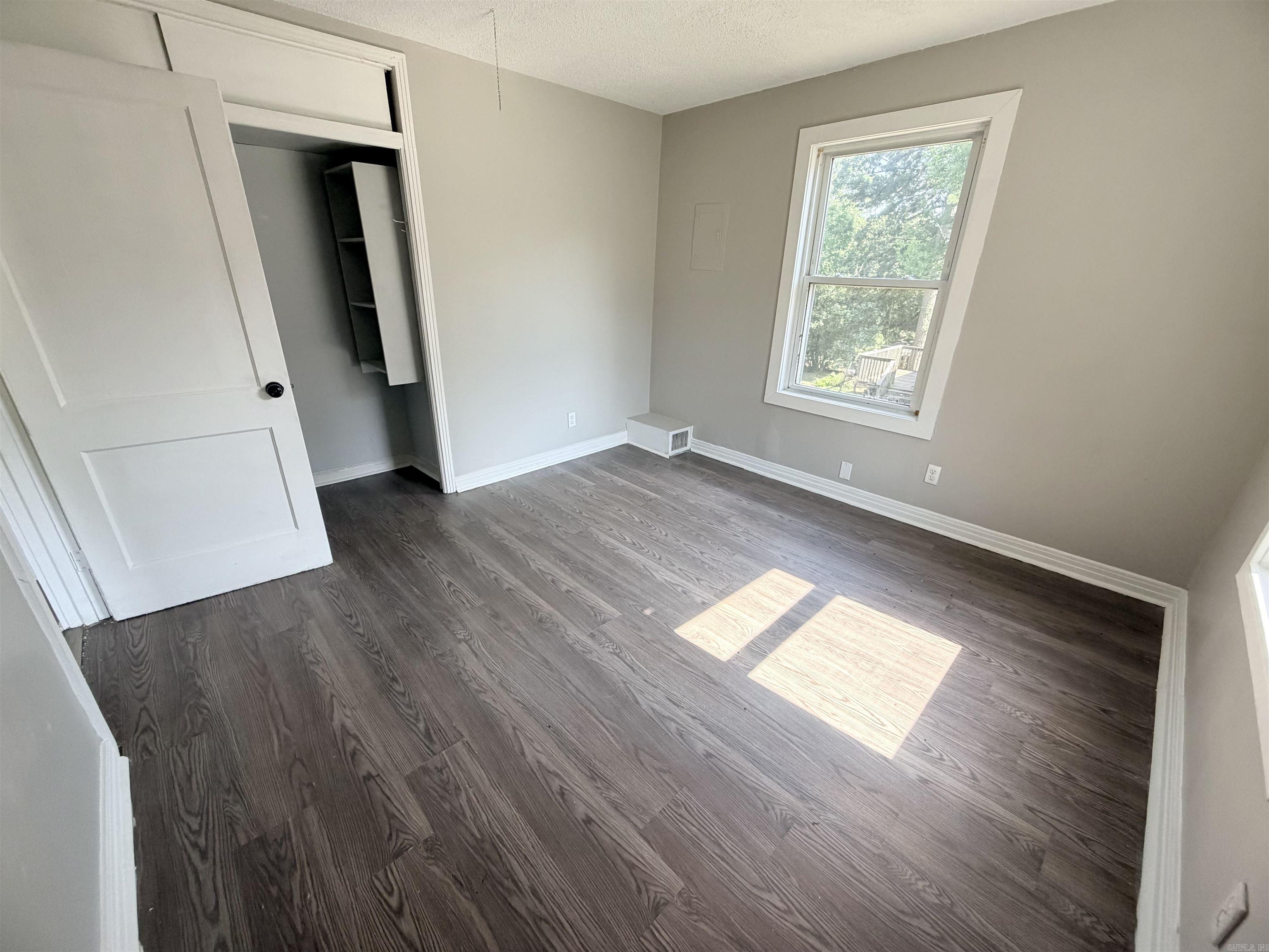 BARROW JOHN - Residential