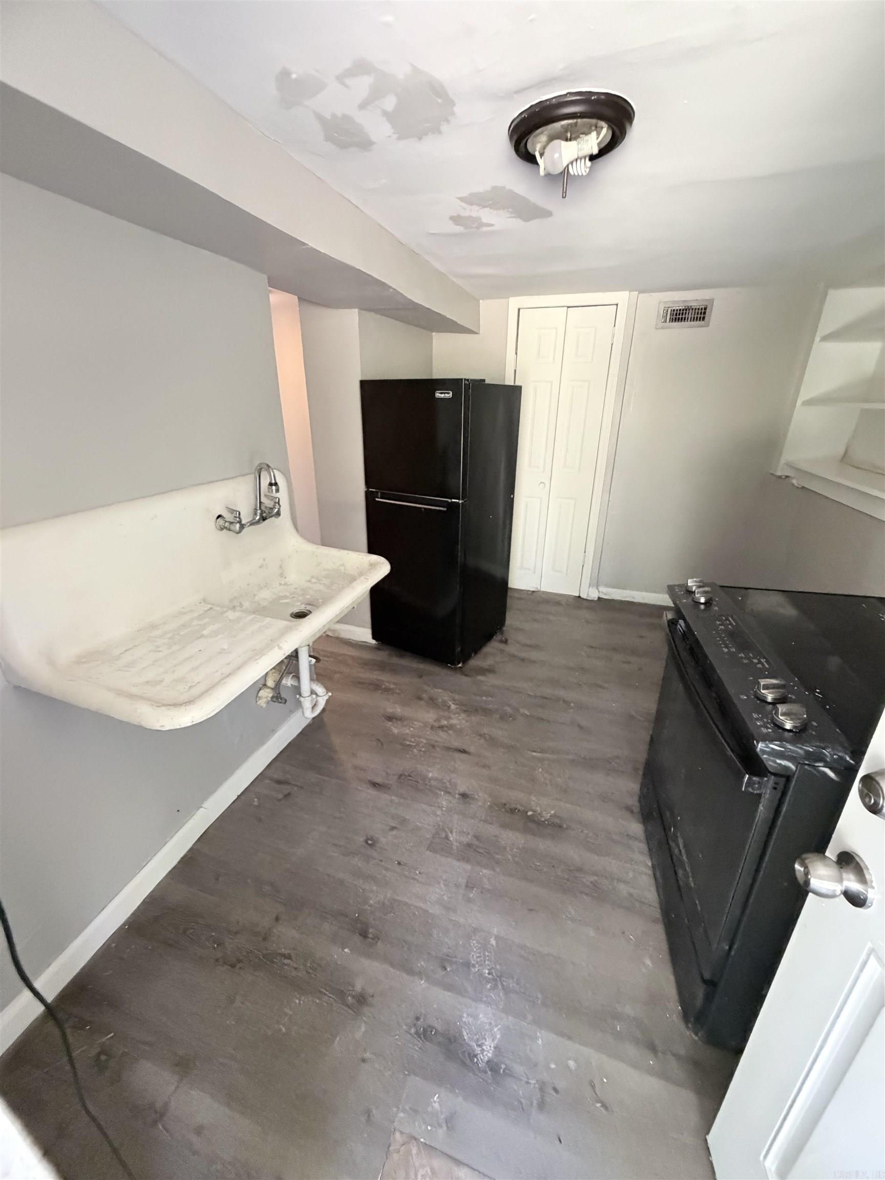 BARROW JOHN - Residential