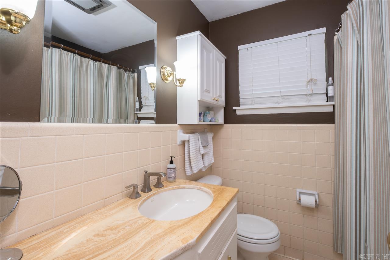 Leawood Manor 1st - Residential