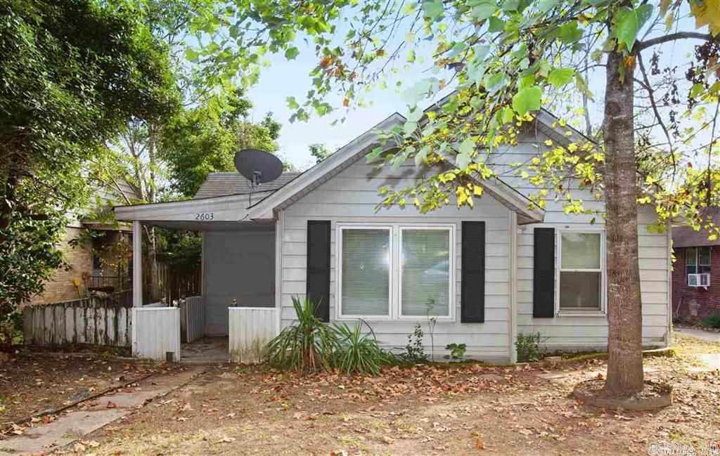 Come check out this cute 2bd/2ba home in Capitol View-Stiff Station neighborhood! This house has an extra room that can potentially be a 3rd room. Great Location close to shopping and dinning! Conveniently located with quick access to interstate and hospitals. The lease for this property is for 2 years with a 3% increase after the first year. Income has to be 3x the amount of rent unless you have a housing voucher.   **ALL PROPERTIES MAY NOT BE MOVE-IN READY**
