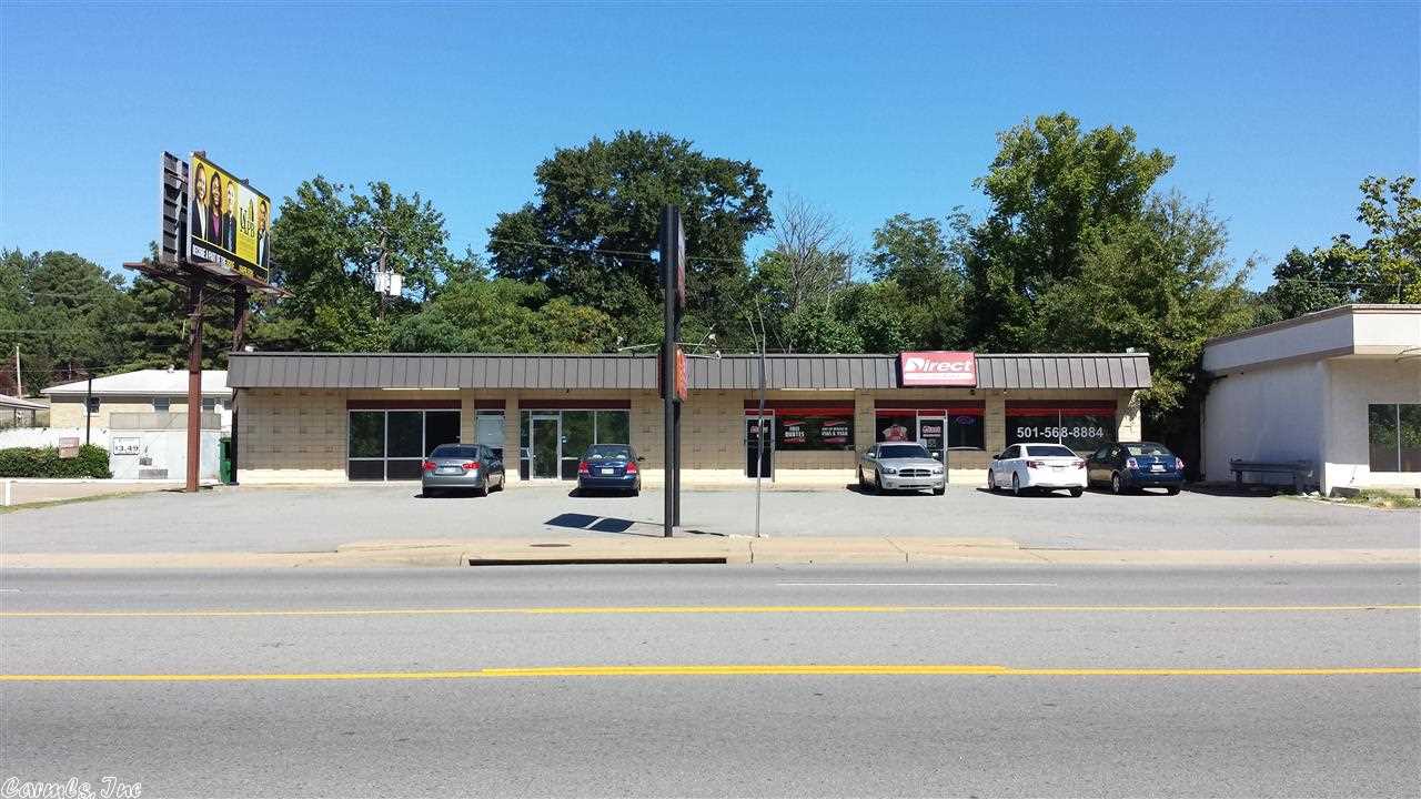 Great store front for small business office or retail.    Call for showings to your qualified tenant clients.