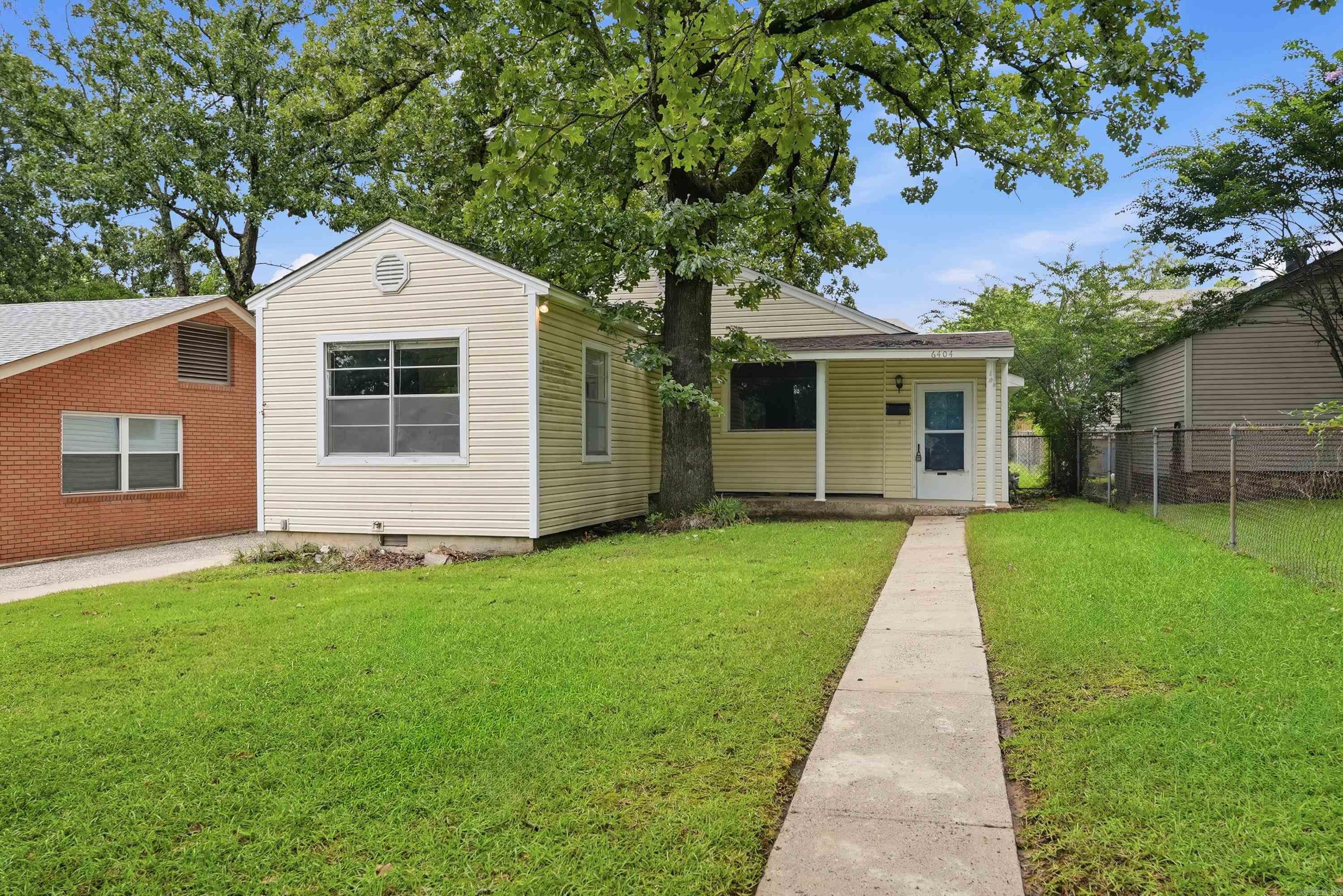 This 3-bedroom, 1-bath home sits on a large, level lot offering exceptional flexibility and potential. Whether you’re looking for a place to call home, an investment opportunity, or a site to build your dream home, this property presents a variety of possibilities. Enjoy the convenience of being just minutes from Thomas Jefferson Elementary, The Heights’ shopping, dining, parks, and other local amenities. With immediate livability and future potential, this is an opportunity you won’t want to miss. See Agent Remarks for additional information.