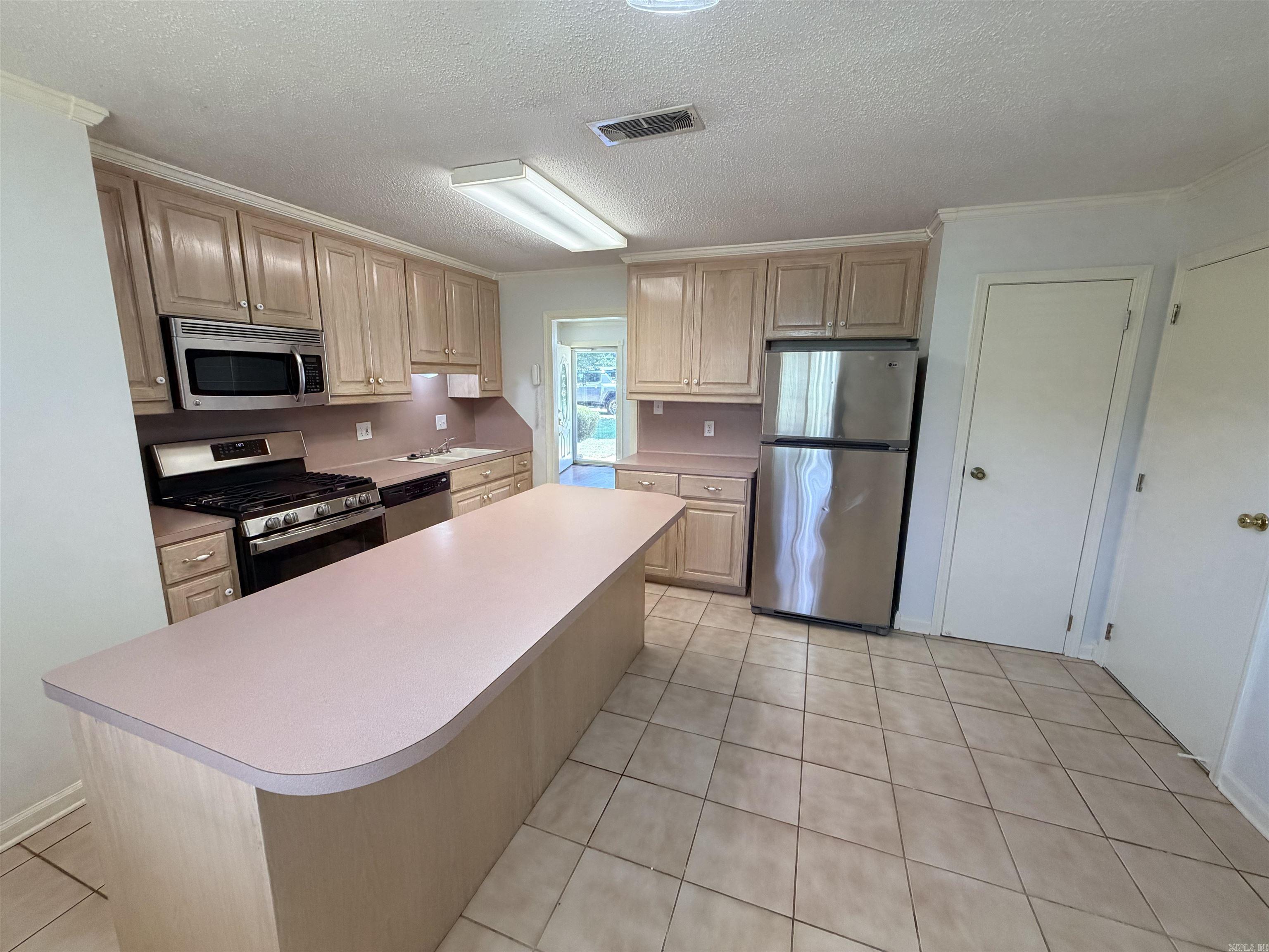 KELLOGG LAKE EST - Residential