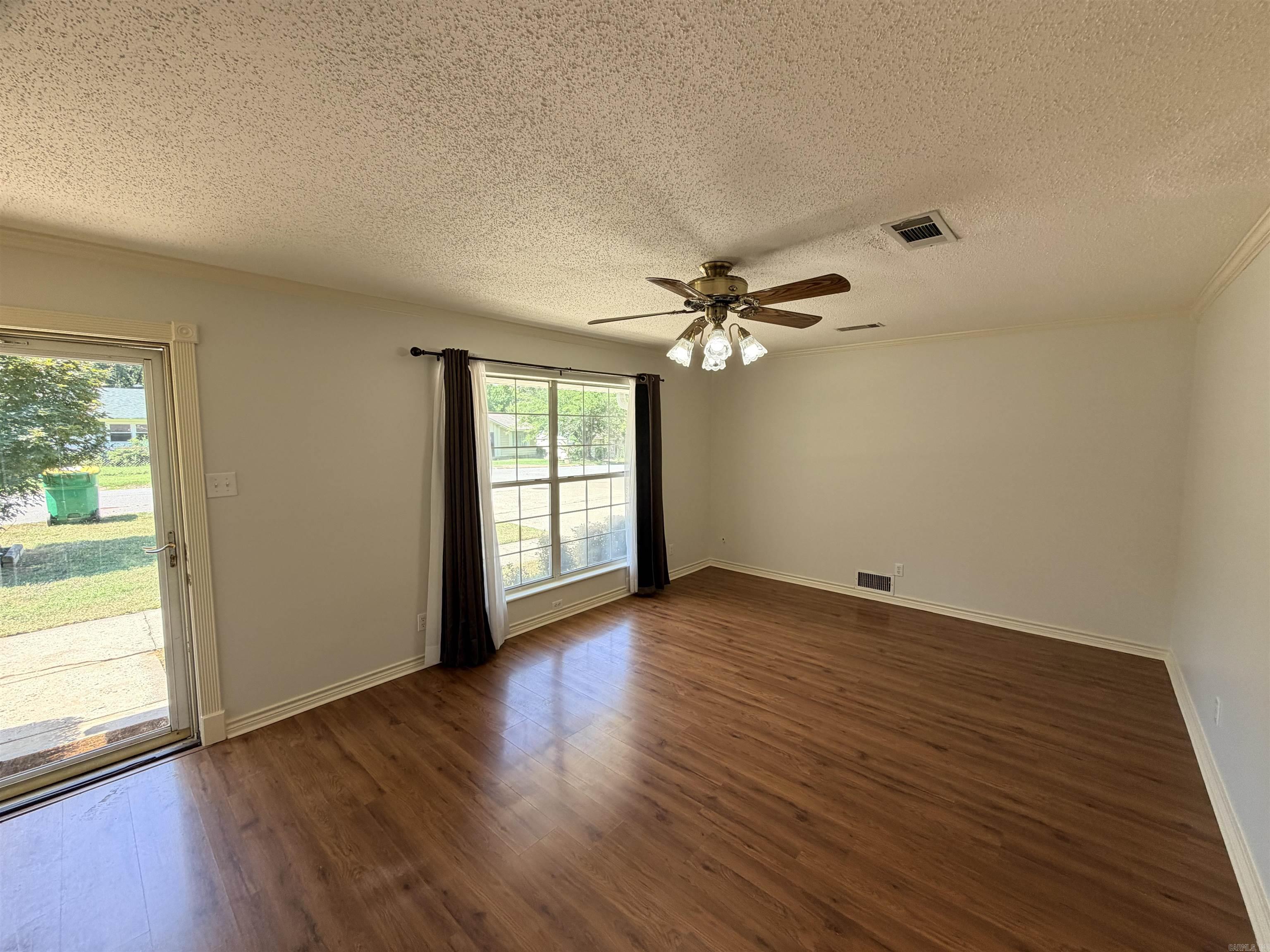 KELLOGG LAKE EST - Residential