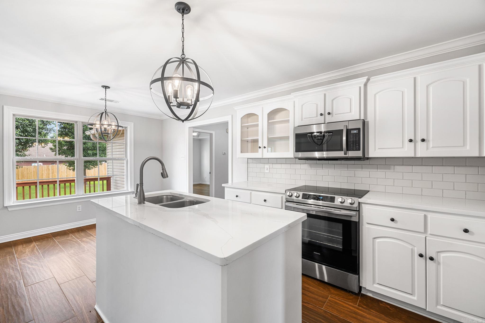 COUNTRY VILLAGE ESTATES - Residential