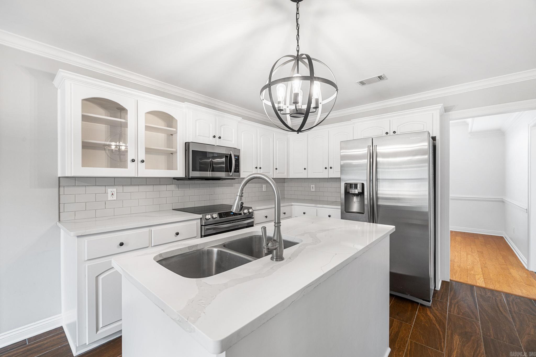 COUNTRY VILLAGE ESTATES - Residential