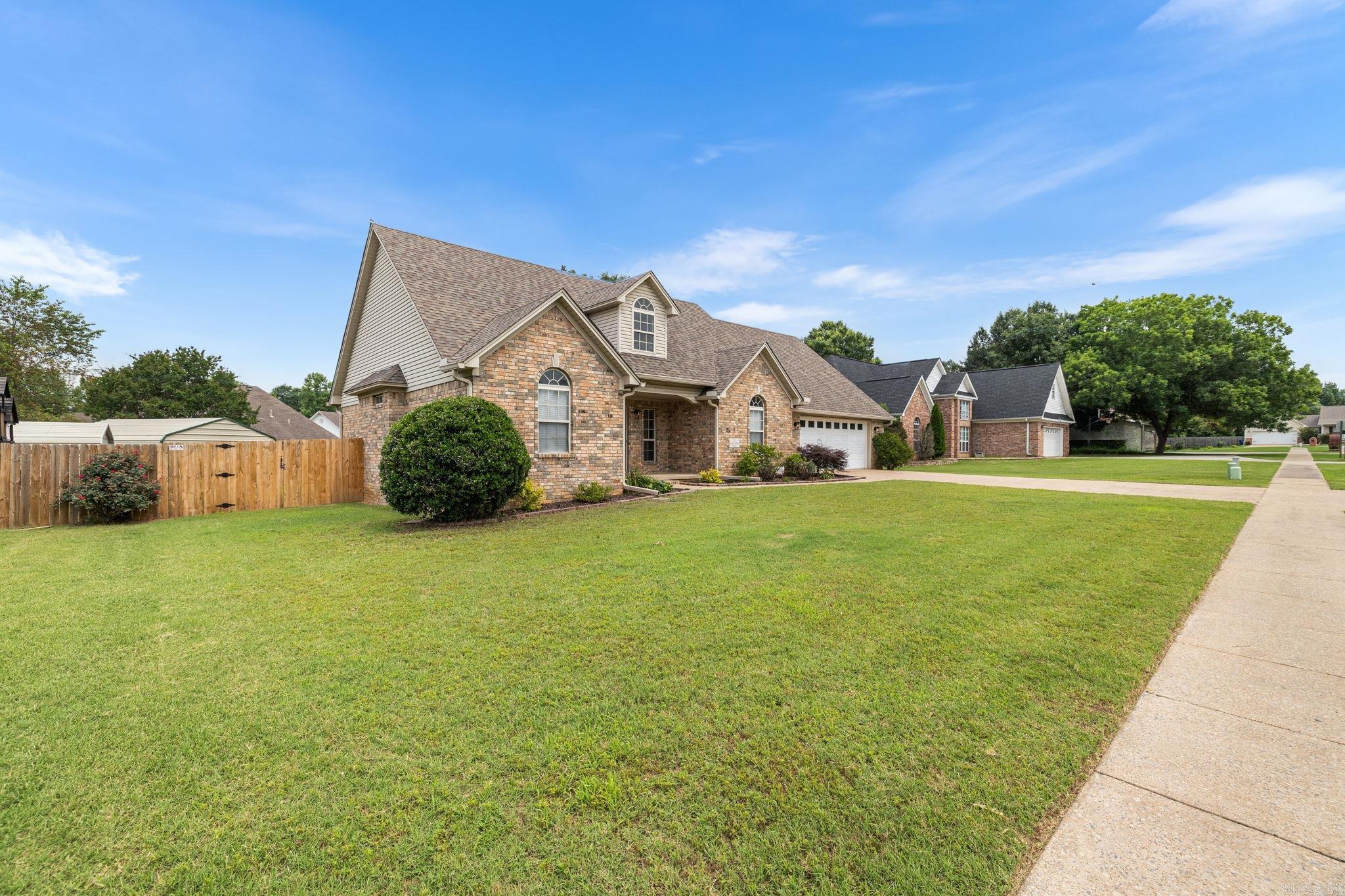 COUNTRY VILLAGE ESTATES - Residential