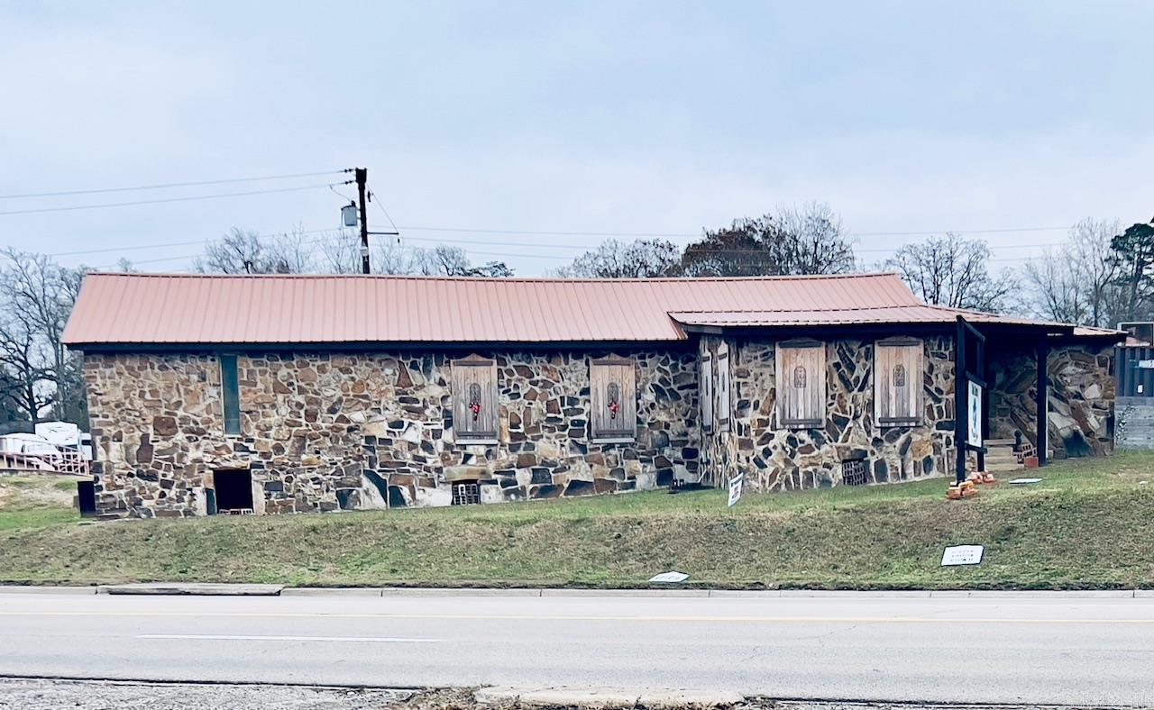 Building has been updated from floor joist to new roof. Updated electrical, sheetrock, flooring, breaker panel, 3-220 plugs, fixtures. Must see property.