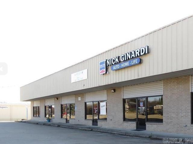 Great location and investment opportunity! High traffic and visibility. See agents remarks.