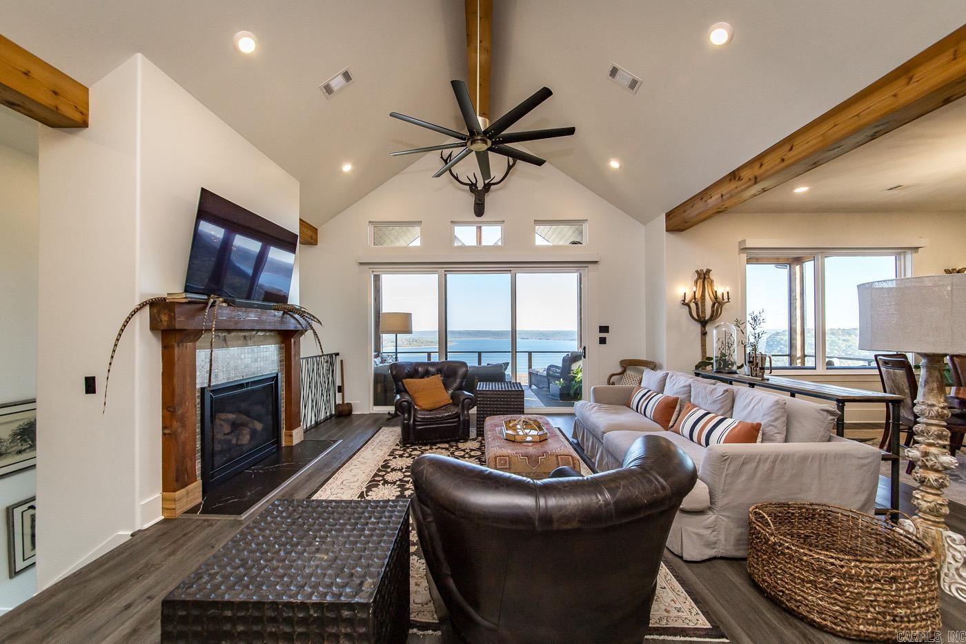 DIAMOND BLUFF ESTATES EAST - Residential