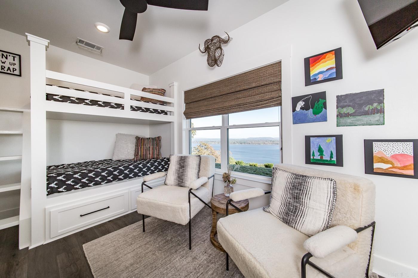 DIAMOND BLUFF ESTATES EAST - Residential