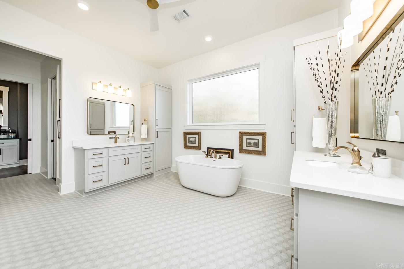 DIAMOND BLUFF ESTATES EAST - Residential
