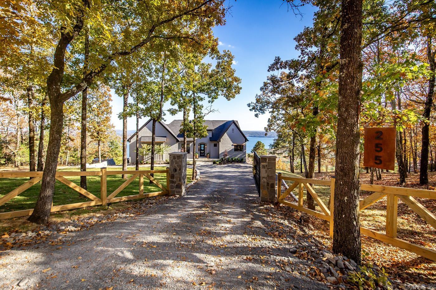 DIAMOND BLUFF ESTATES EAST - Residential