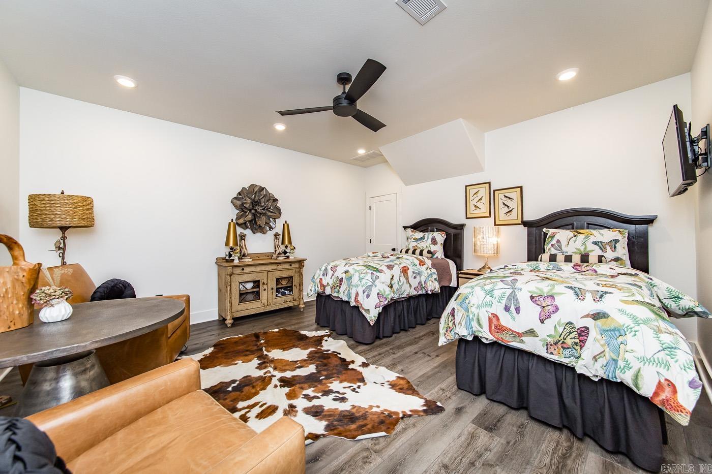 DIAMOND BLUFF ESTATES EAST - Residential