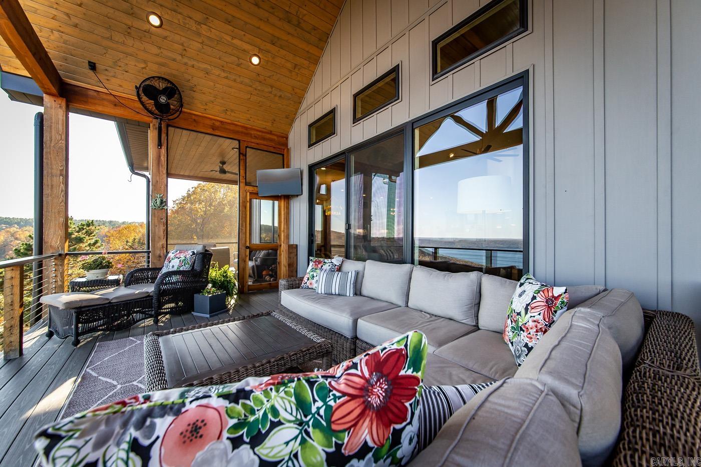DIAMOND BLUFF ESTATES EAST - Residential