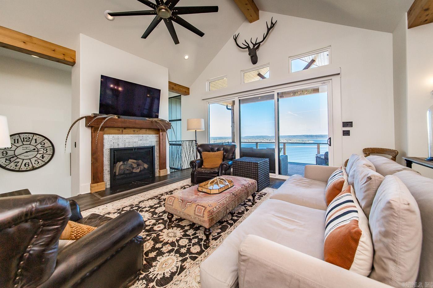 DIAMOND BLUFF ESTATES EAST - Residential