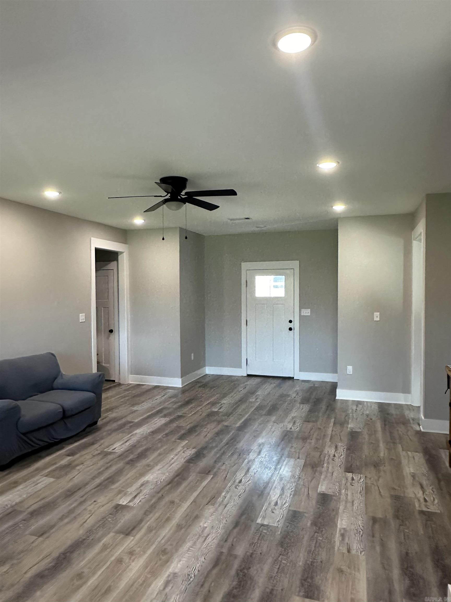 EAST MEADOW - Residential