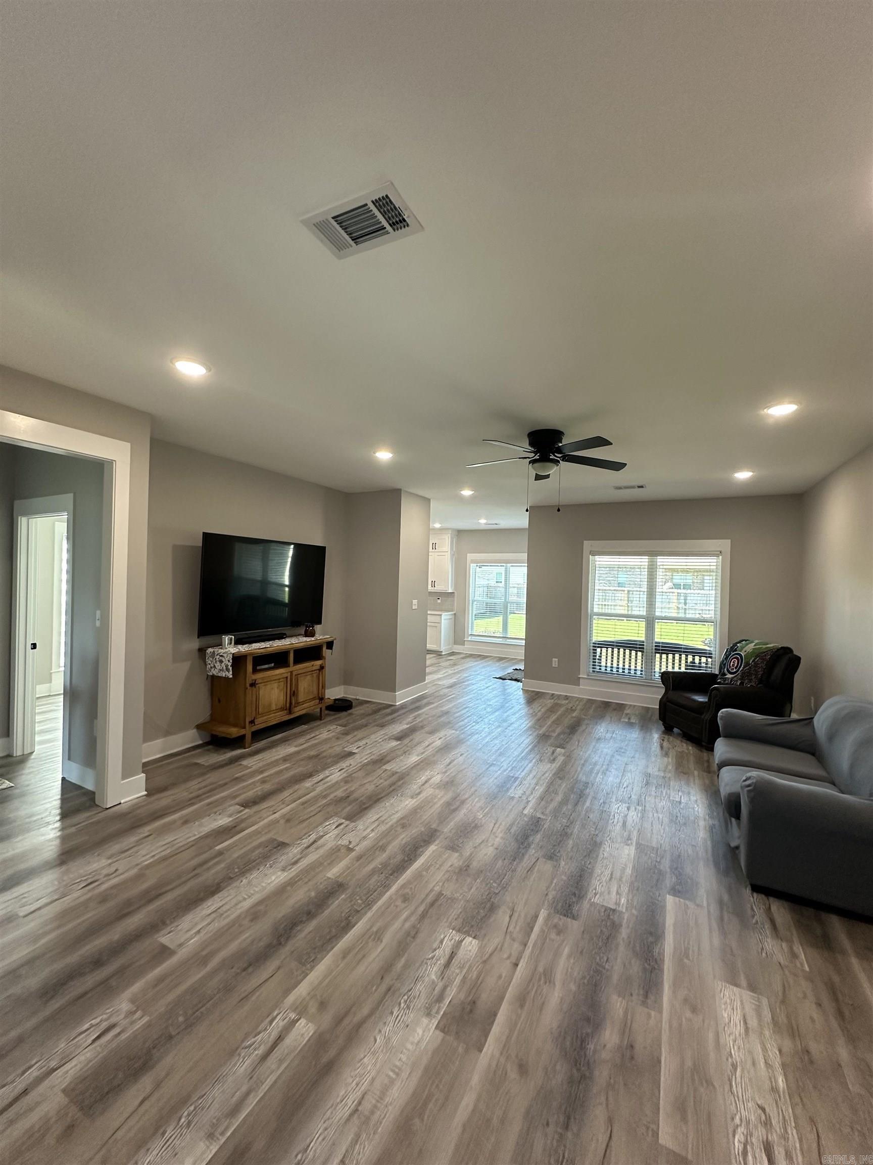 EAST MEADOW - Residential