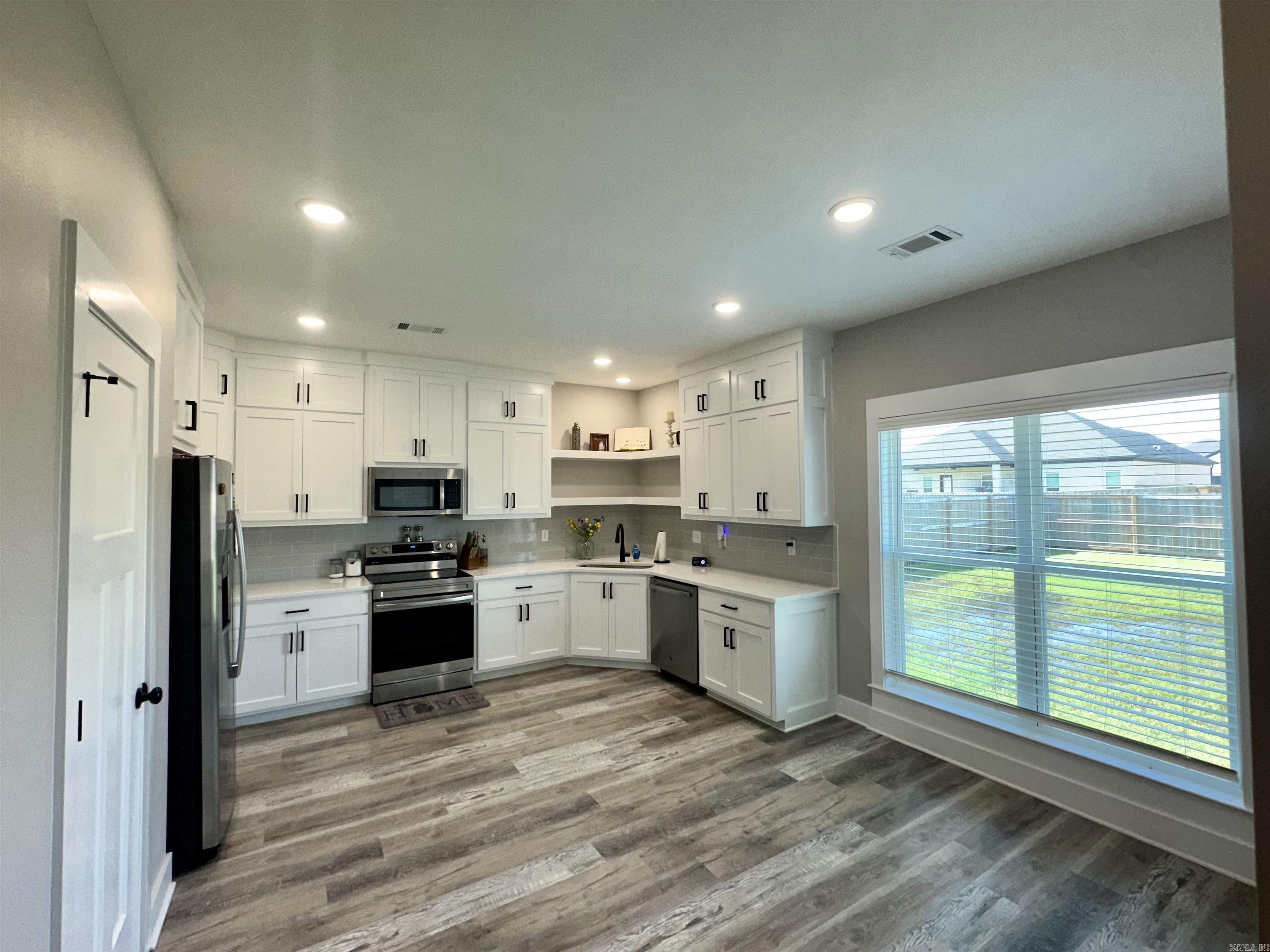 EAST MEADOW - Residential