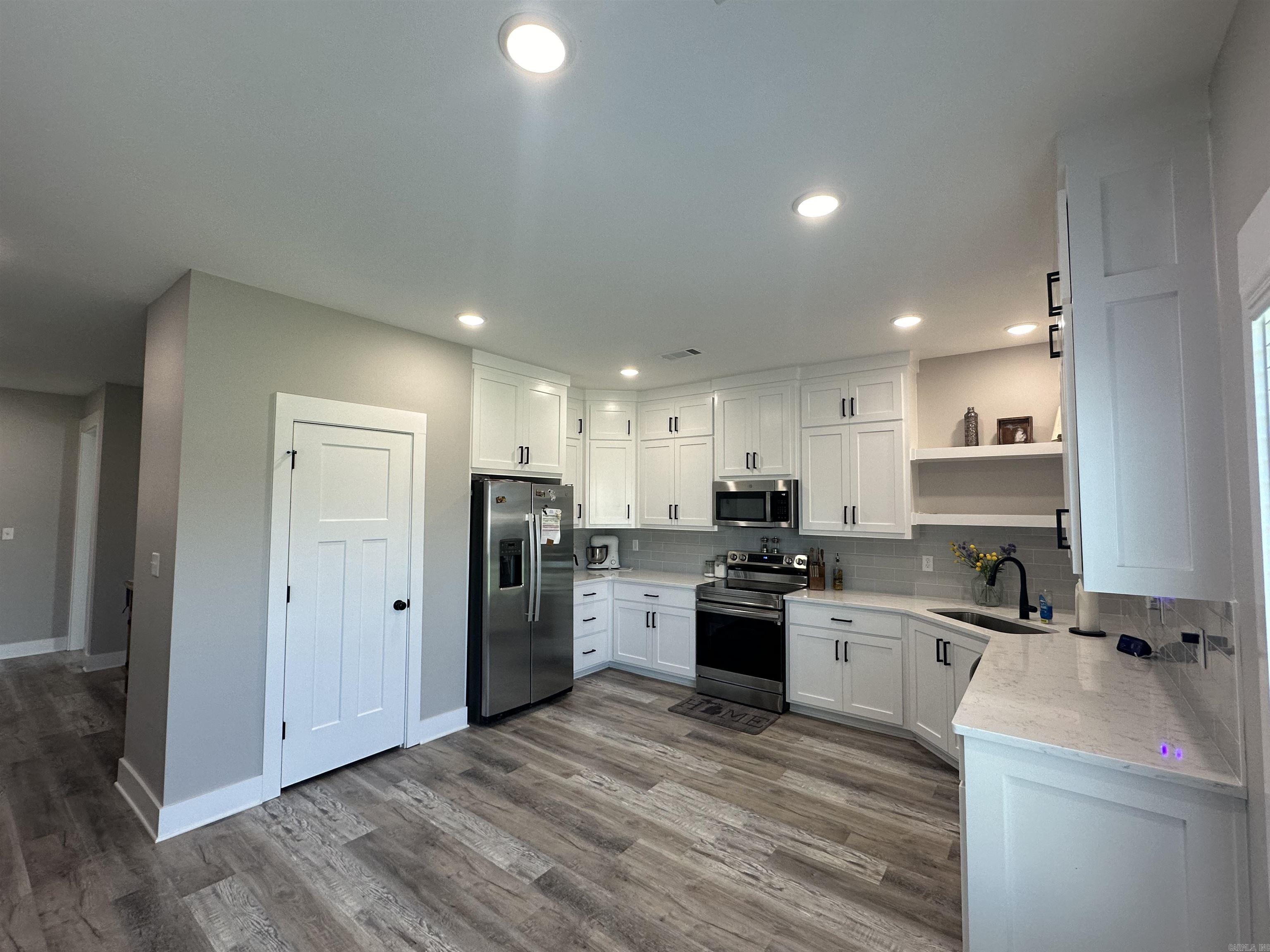 EAST MEADOW - Residential