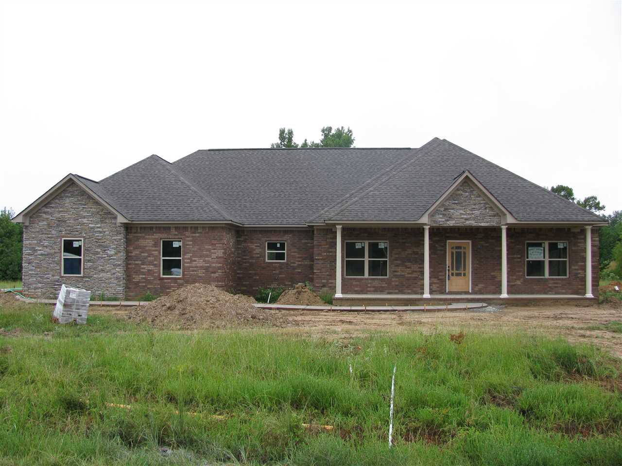 This new construction, 4 bedroom, 2 1/2 bath home, with office, will feature solid granite tops in kitchen, stainless appliances, custom cabinetry, low E windows, which offer a lifetime warranty, blown fiberglass insulation, radiant barrier decking, ridge vents and much more. Office can be easily used as 5th bedroom.  A must see to appreciate.  Estimated completion of February 25, 2016
