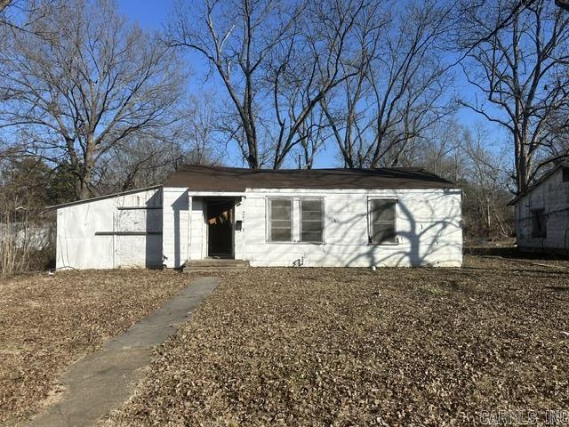 Great fixer-upper potential! Owner finance available with no credit check. All back taxes have been paid and just the current taxes are due. This is a nice-sized home on a good-sized lot. Use for your primary residence or great rental to add to your portfolio. No interest or prepay fees on finance. Finance is $500 finance fee and $500 a month for 21 months to own. Closing is included in price. Owner/Agent. Quit claim deed conveys. Great deal for the money and fix up while your finance.  Parcel # 703-04754-000