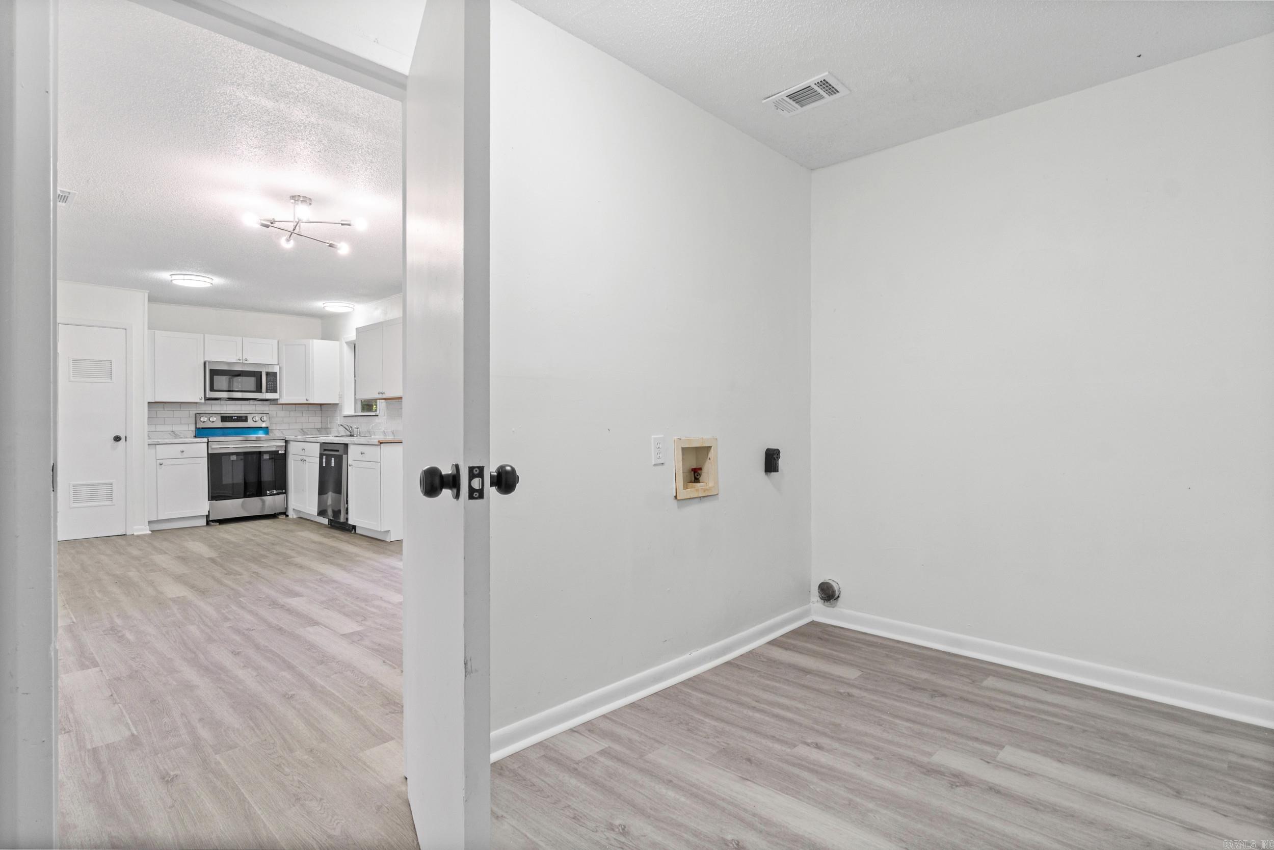 KELLOGG LAKE EST - Residential